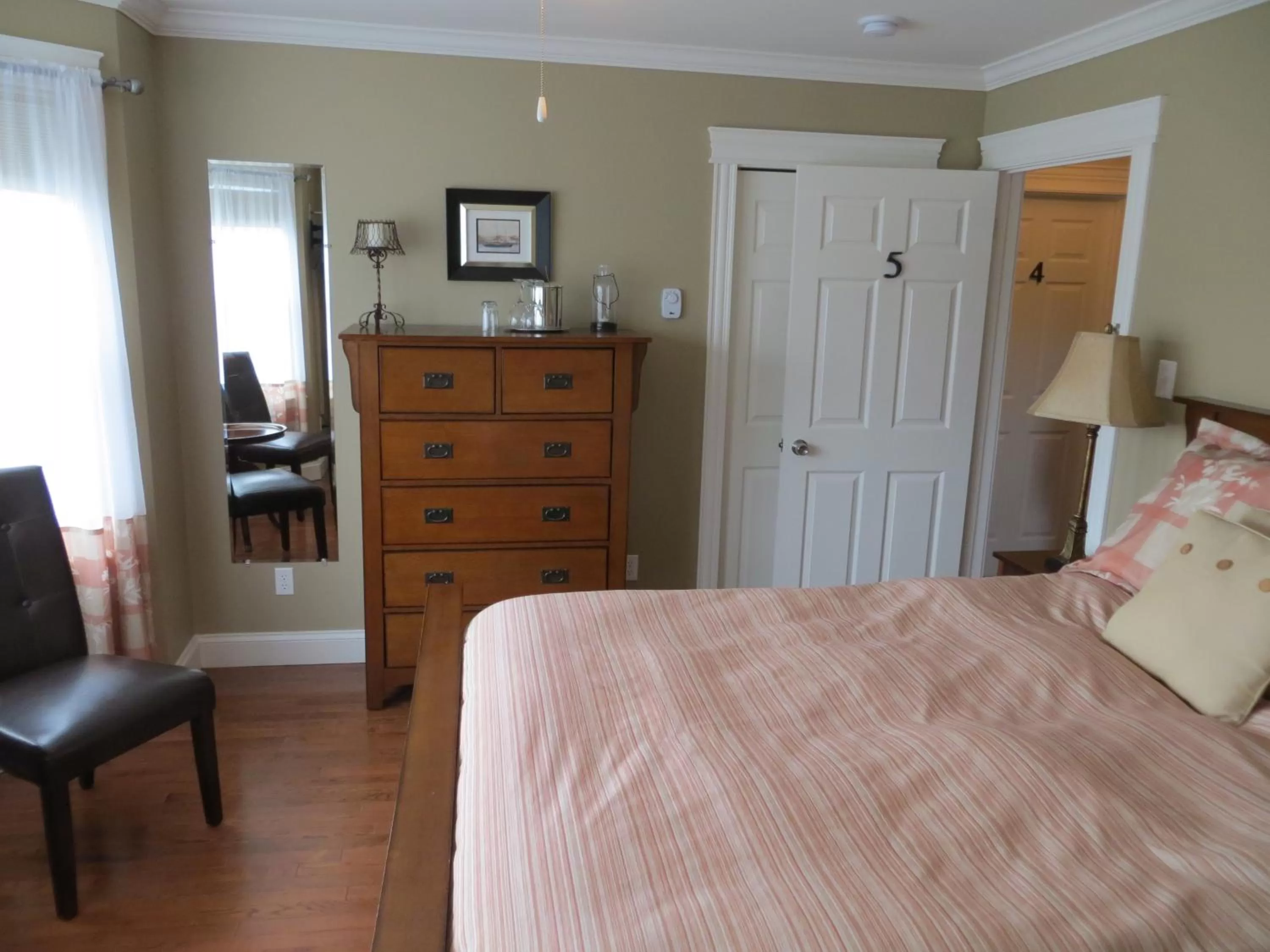 Bed in Lancaster Inn B&B