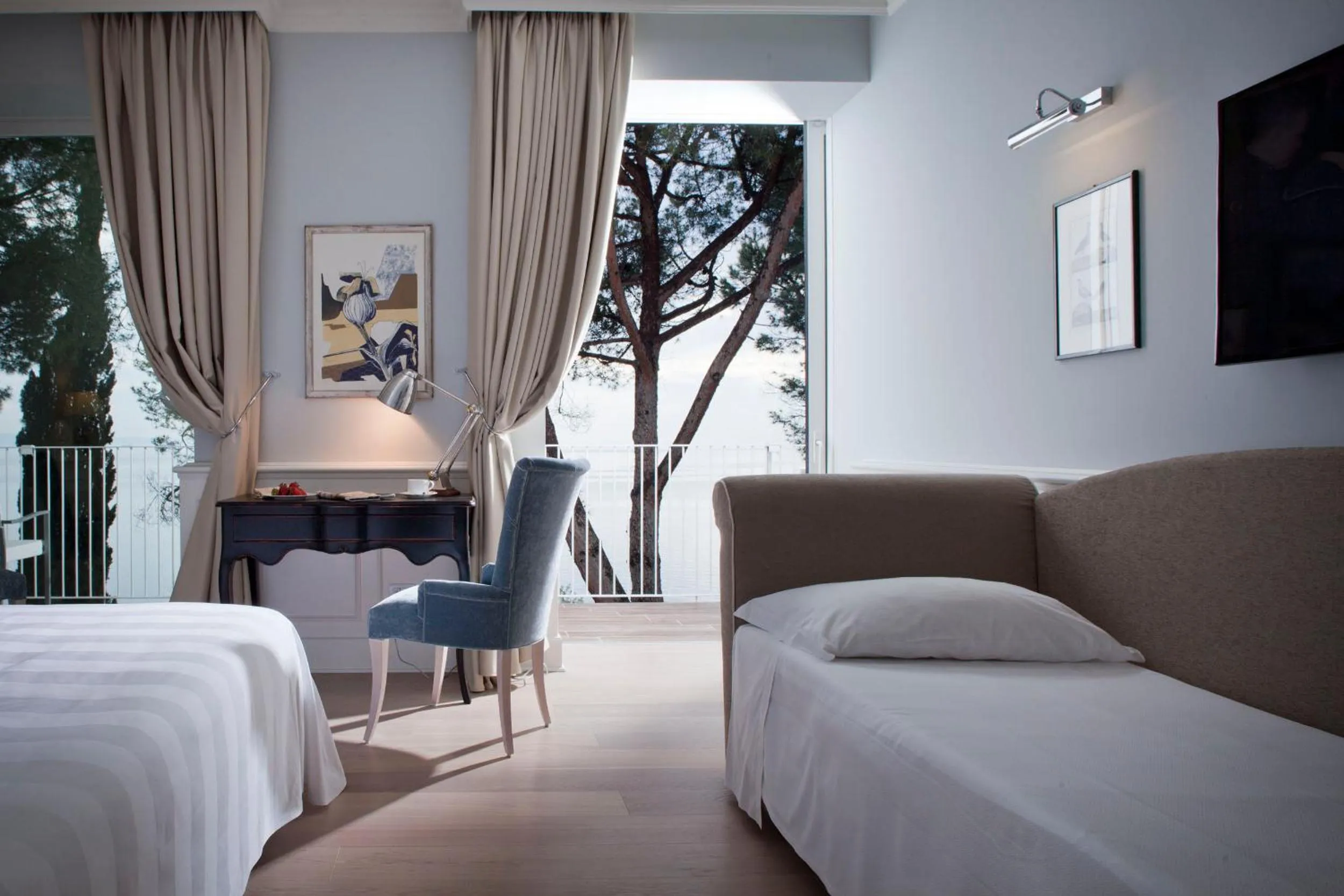 Bed in Hotel Riviera & Maximilian's