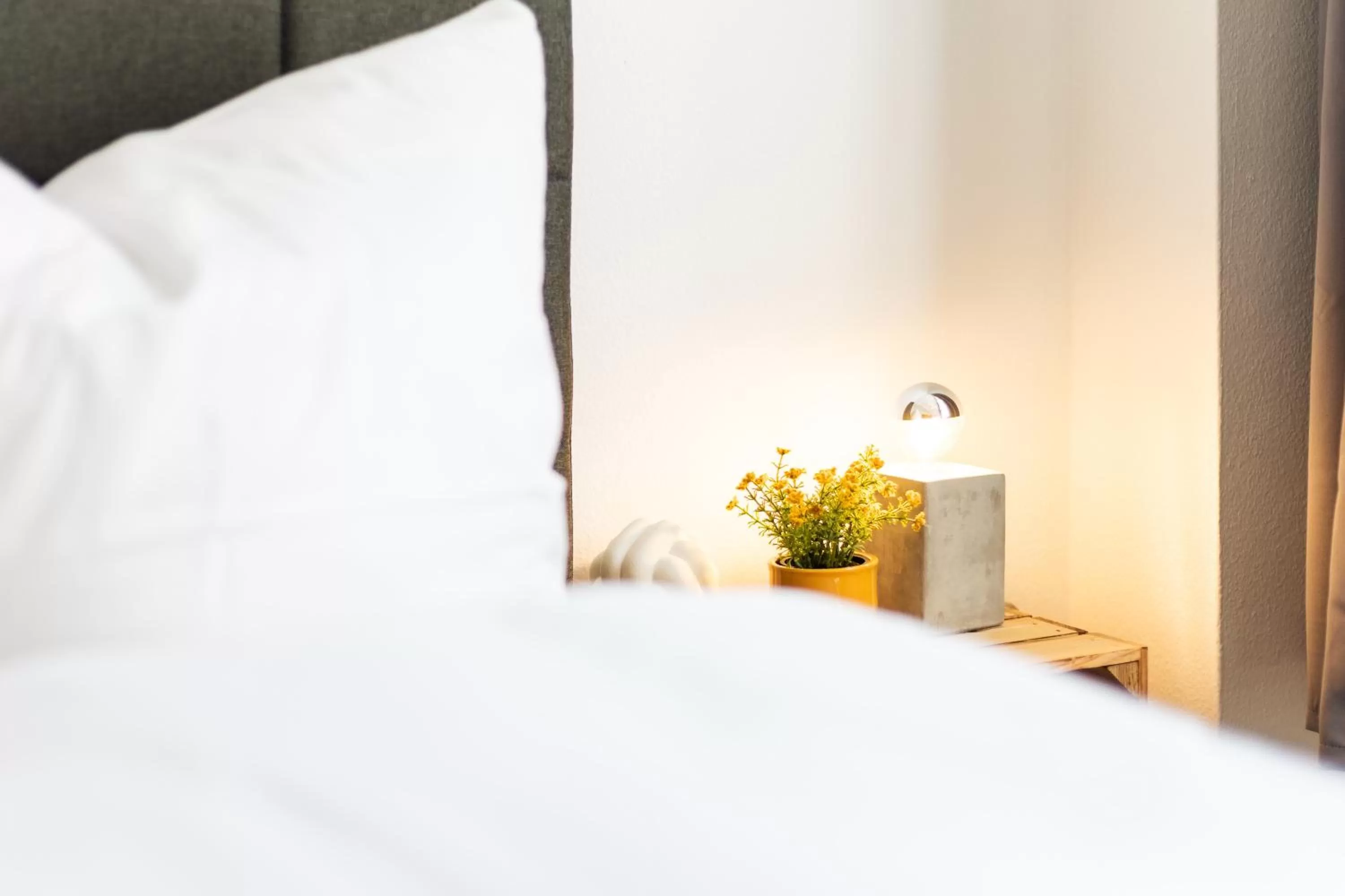 Bed in Ko-Living Space an der Oper - Street Art Design Apartments