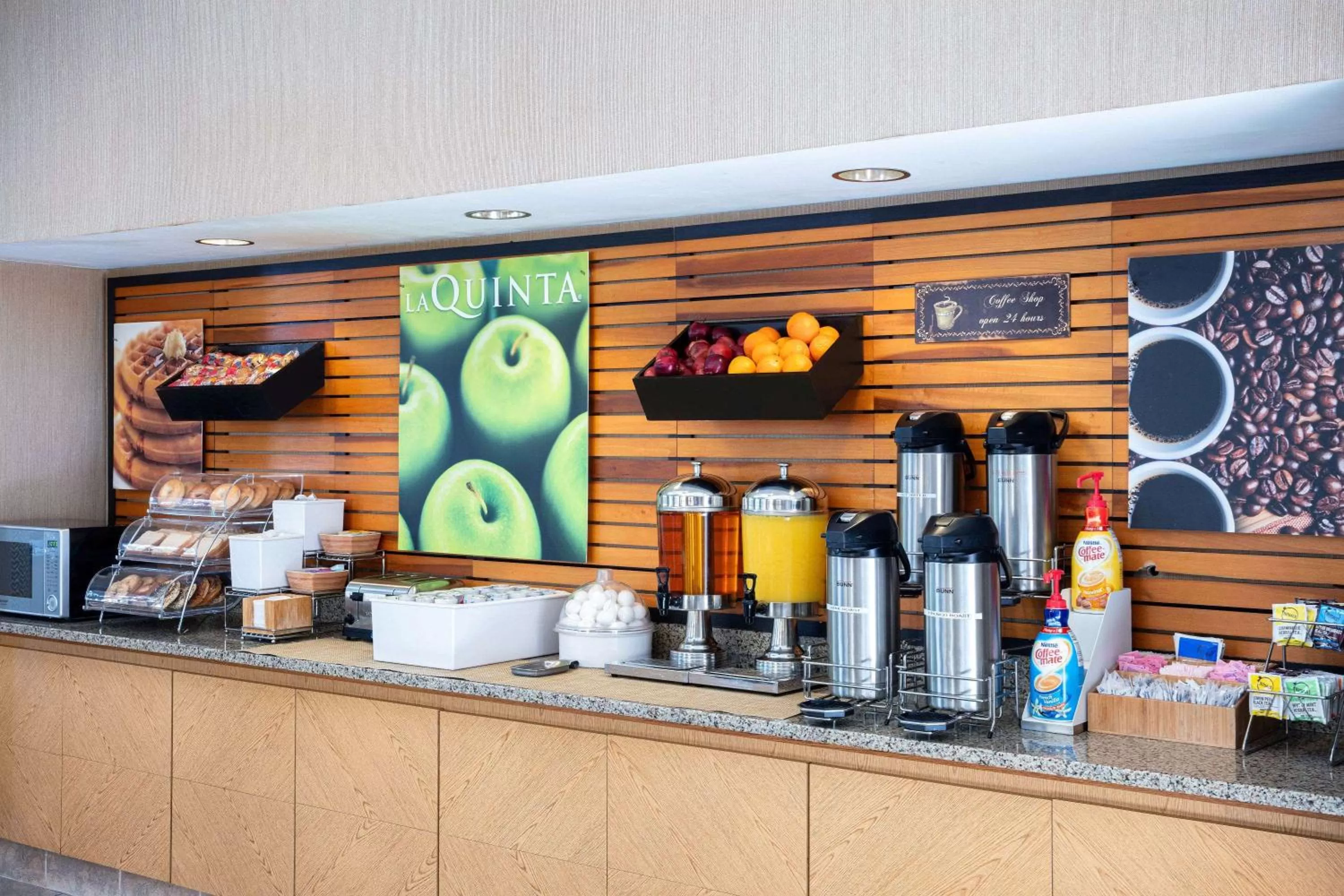 Restaurant/places to eat in La Quinta Inn and Suites by Wyndham, Ocala