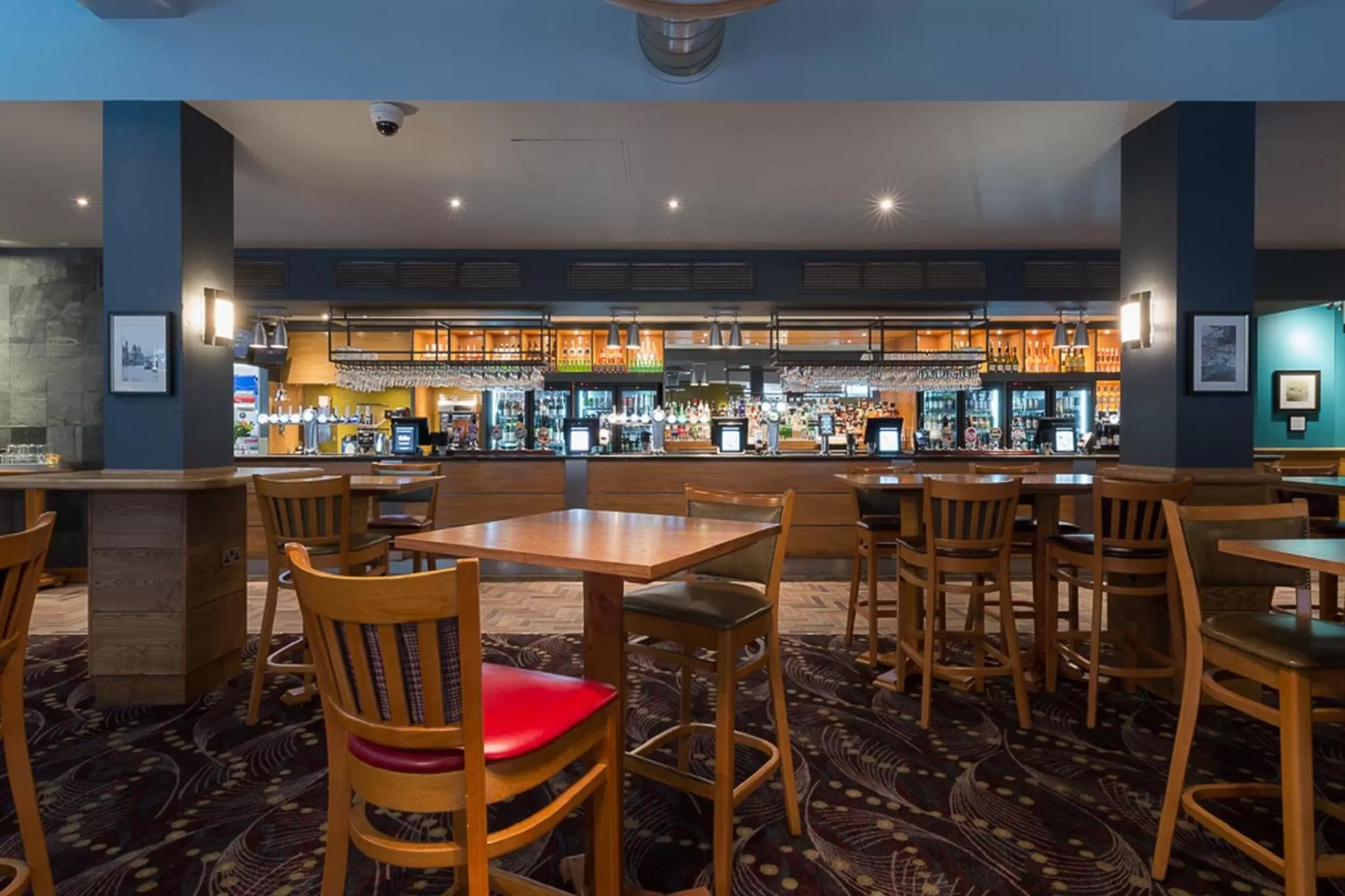 Lounge or bar, Lounge/Bar in Admiral of the Humber Wetherspoon