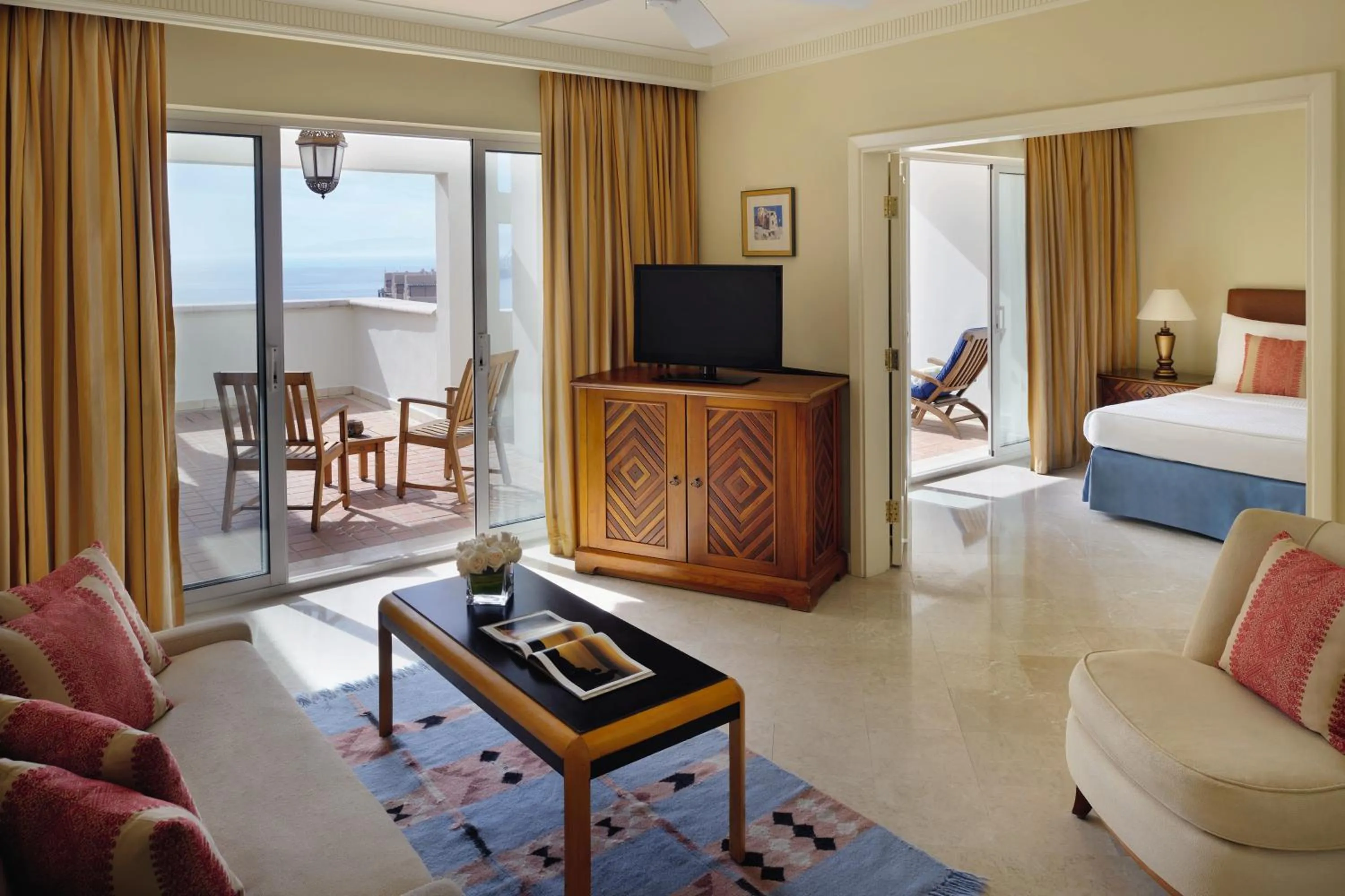 TV and multimedia, Bed in Mövenpick Resort & Residences Aqaba