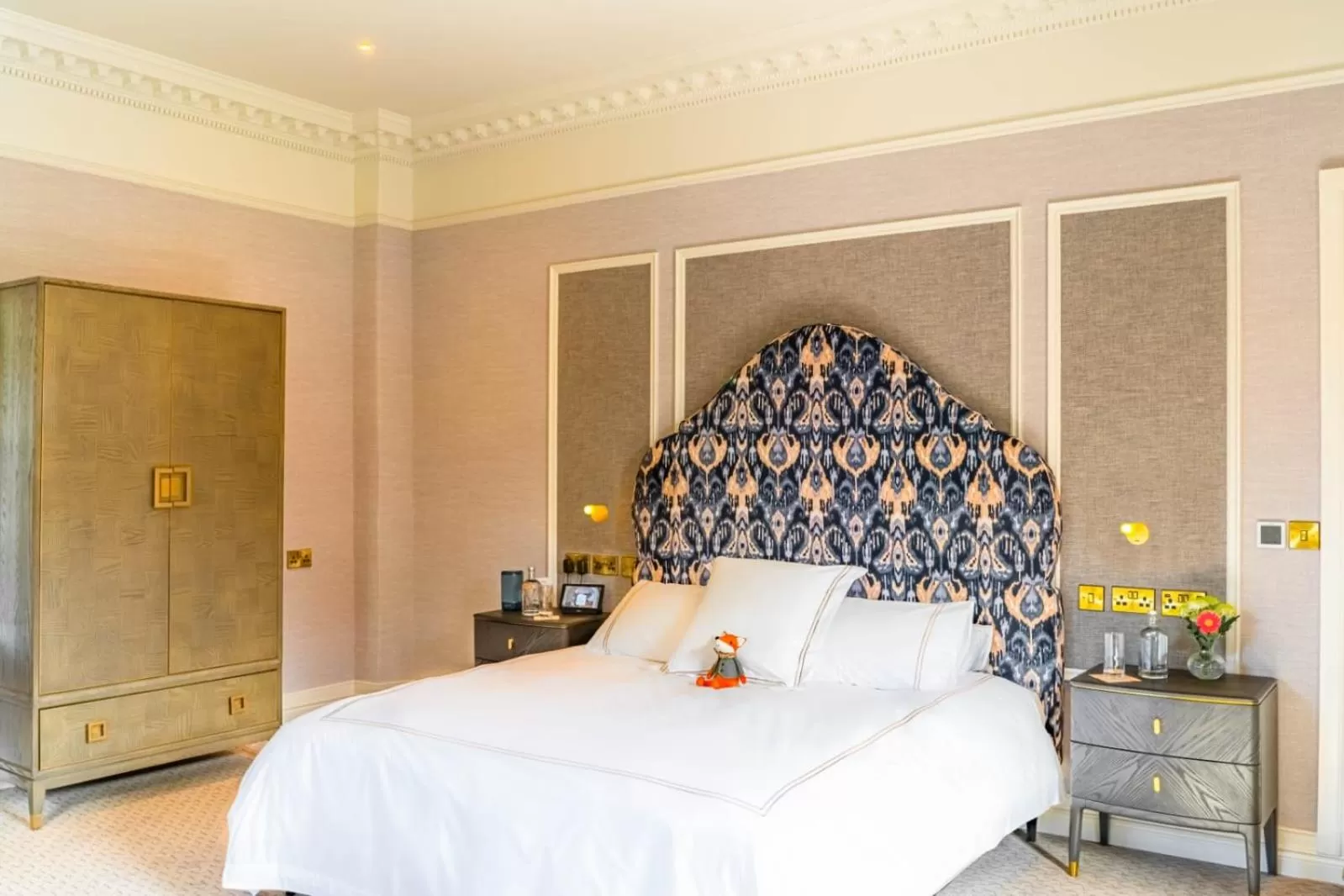 Photo of the whole room, Bed in The Lansdowne Kenmare