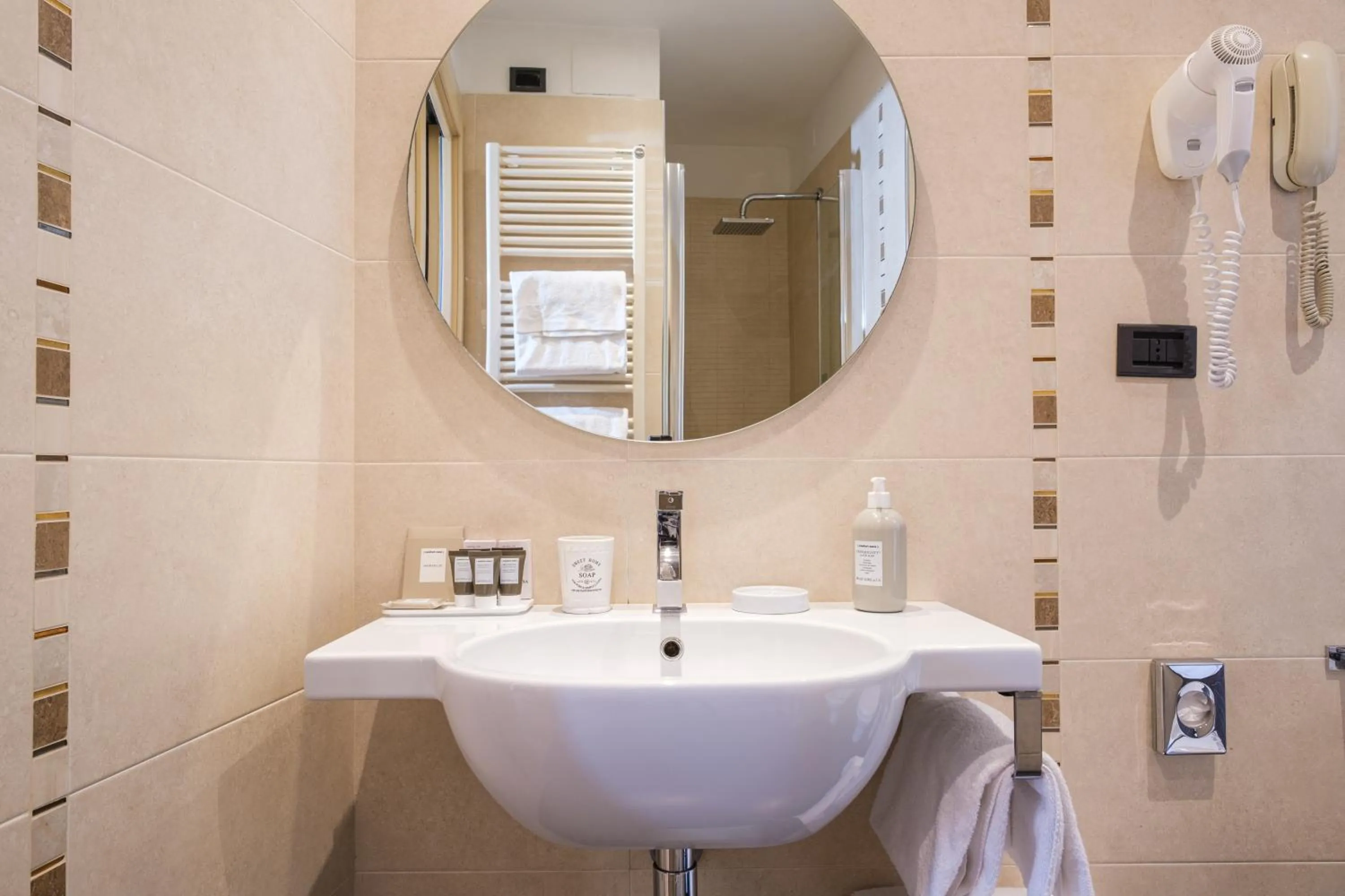 Shower in Hotel Touring