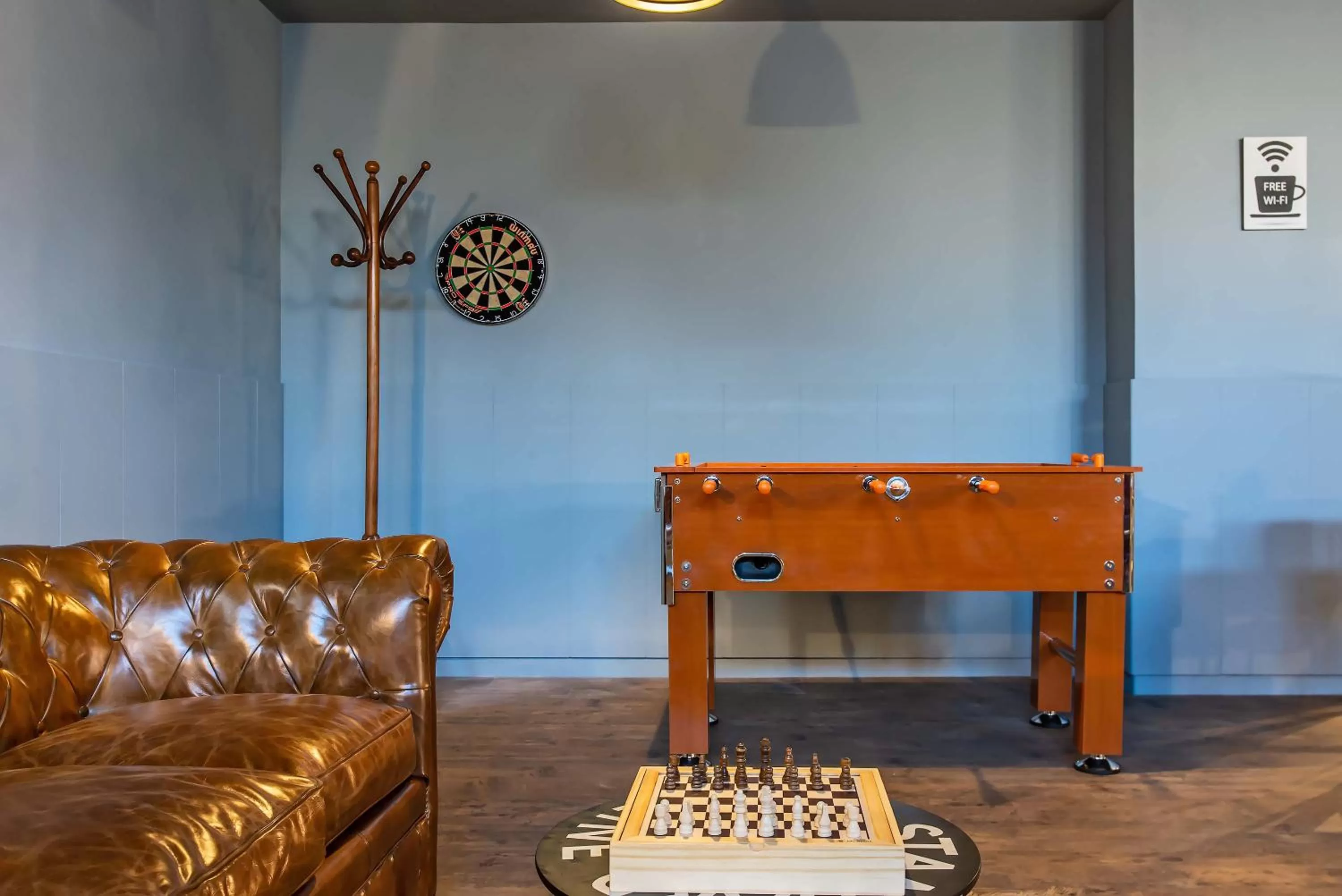 Communal lounge/ TV room in Bloom Hotel Rome