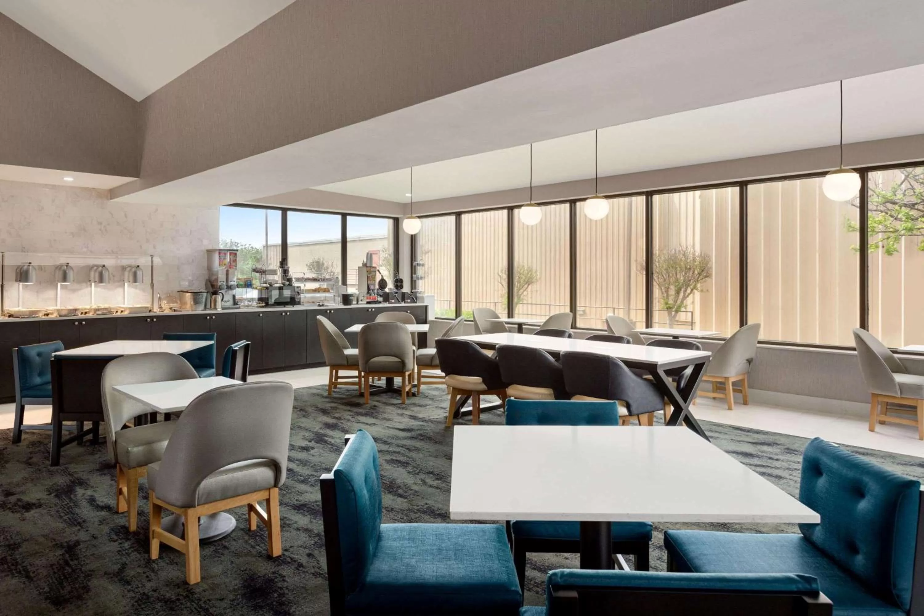 Restaurant/places to eat in La Quinta inn & suites by Wyndham Dothan