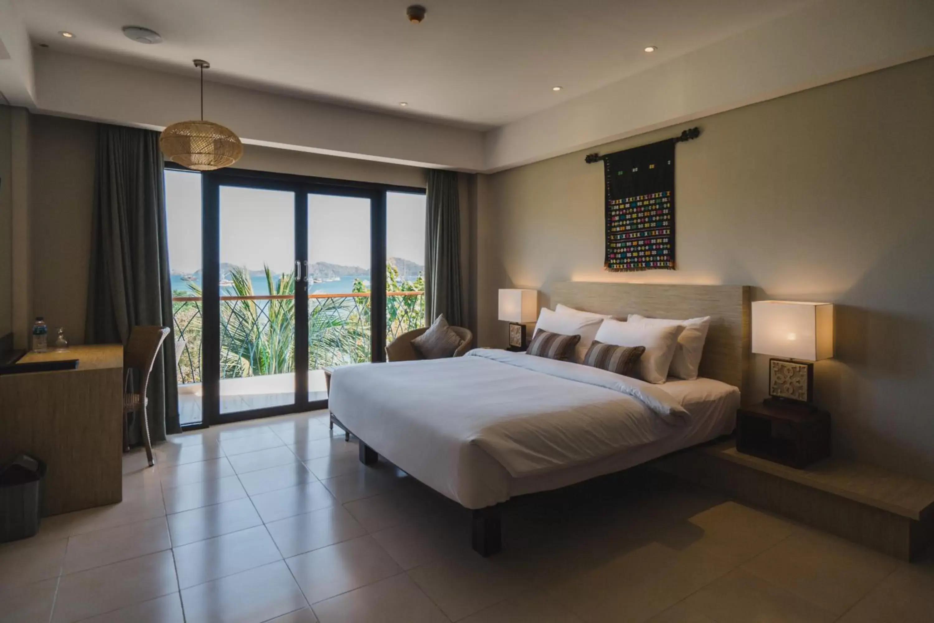 Deluxe Suite with Free Return Airport Transfer in Bintang Flores Hotel Deluxe Suite with Free Return Airport Transfer in Bintang Flores Hotel