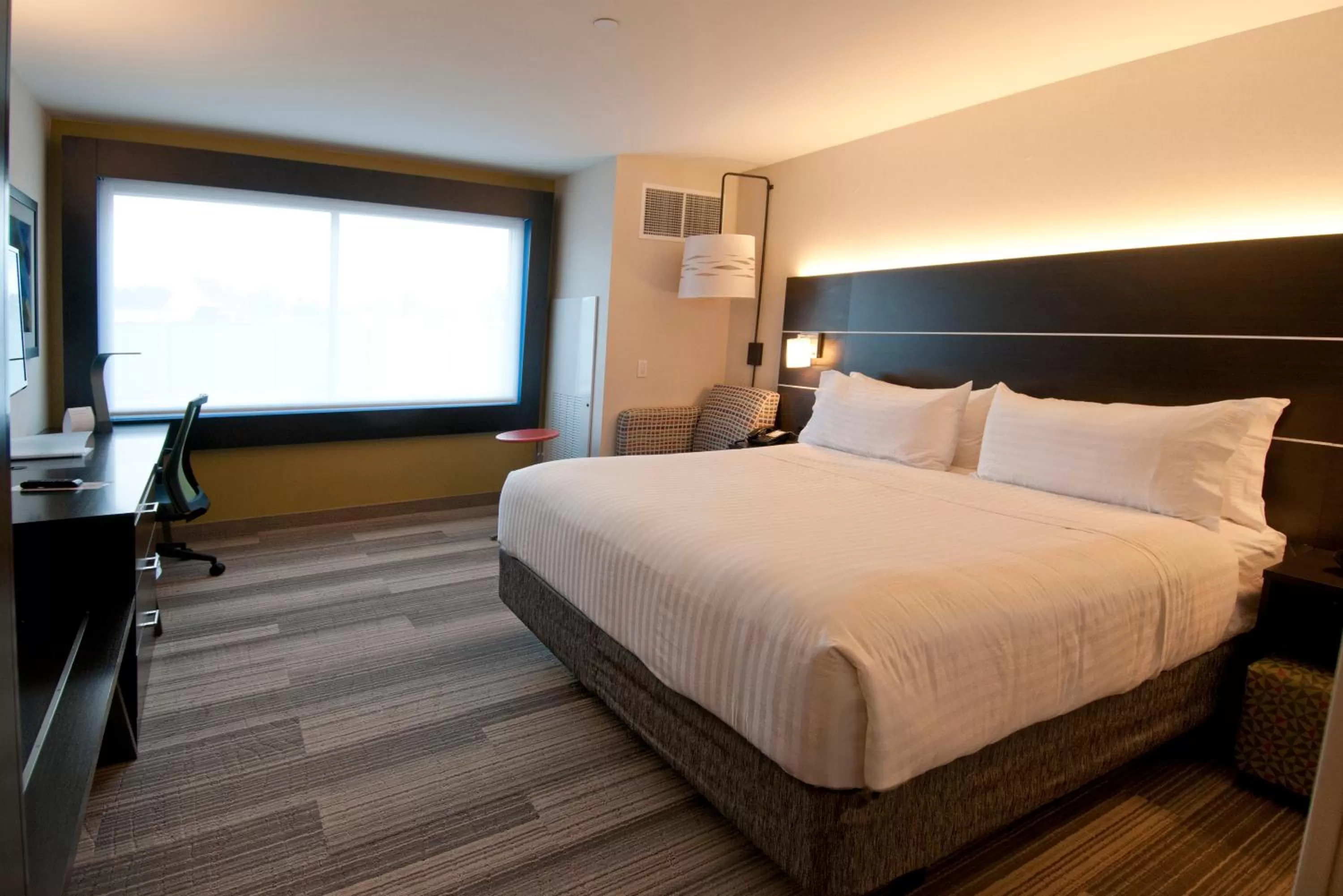 Bed in Holiday Inn Express & Suites Johnstown by IHG