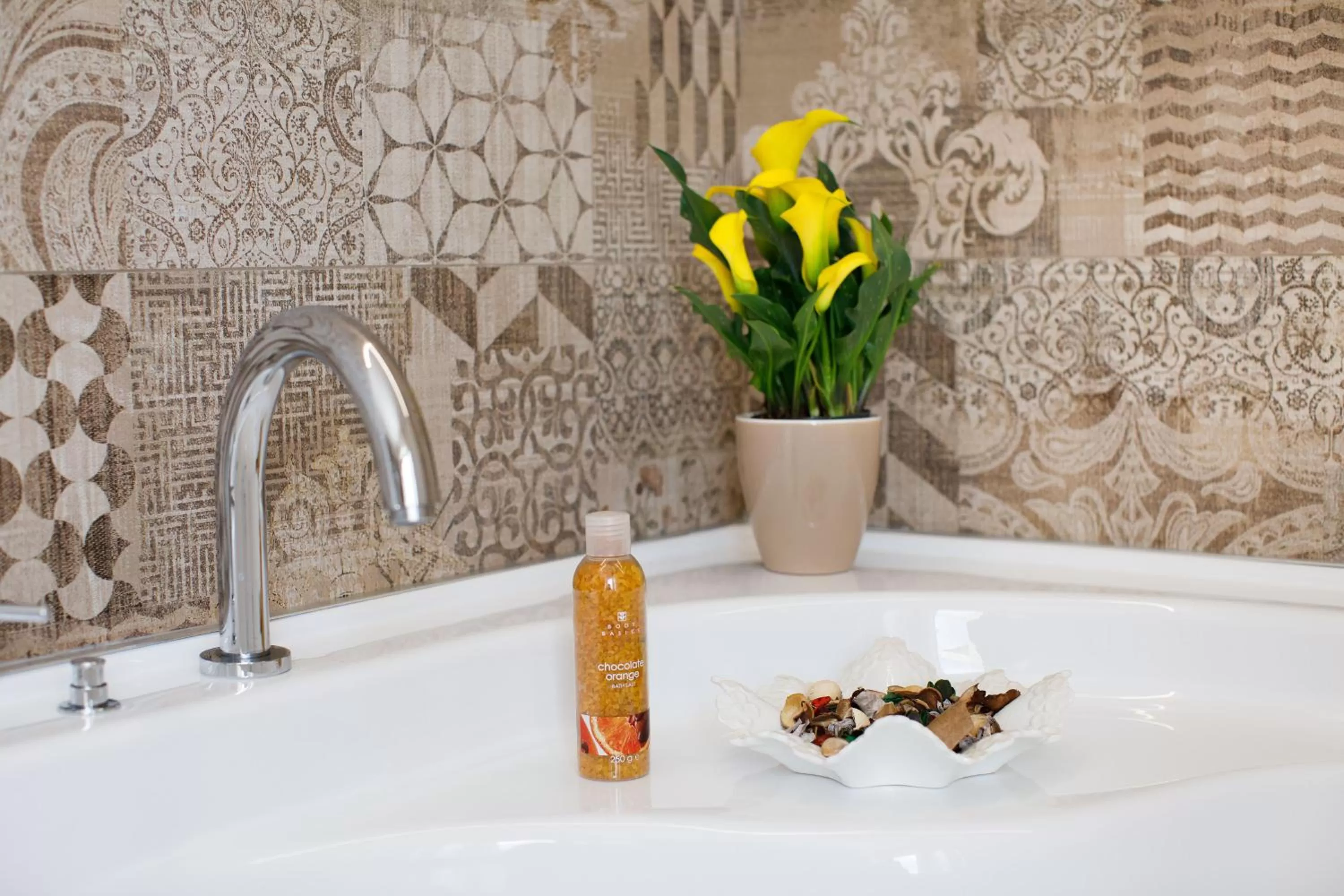 Hot Tub in Le Muse Suite