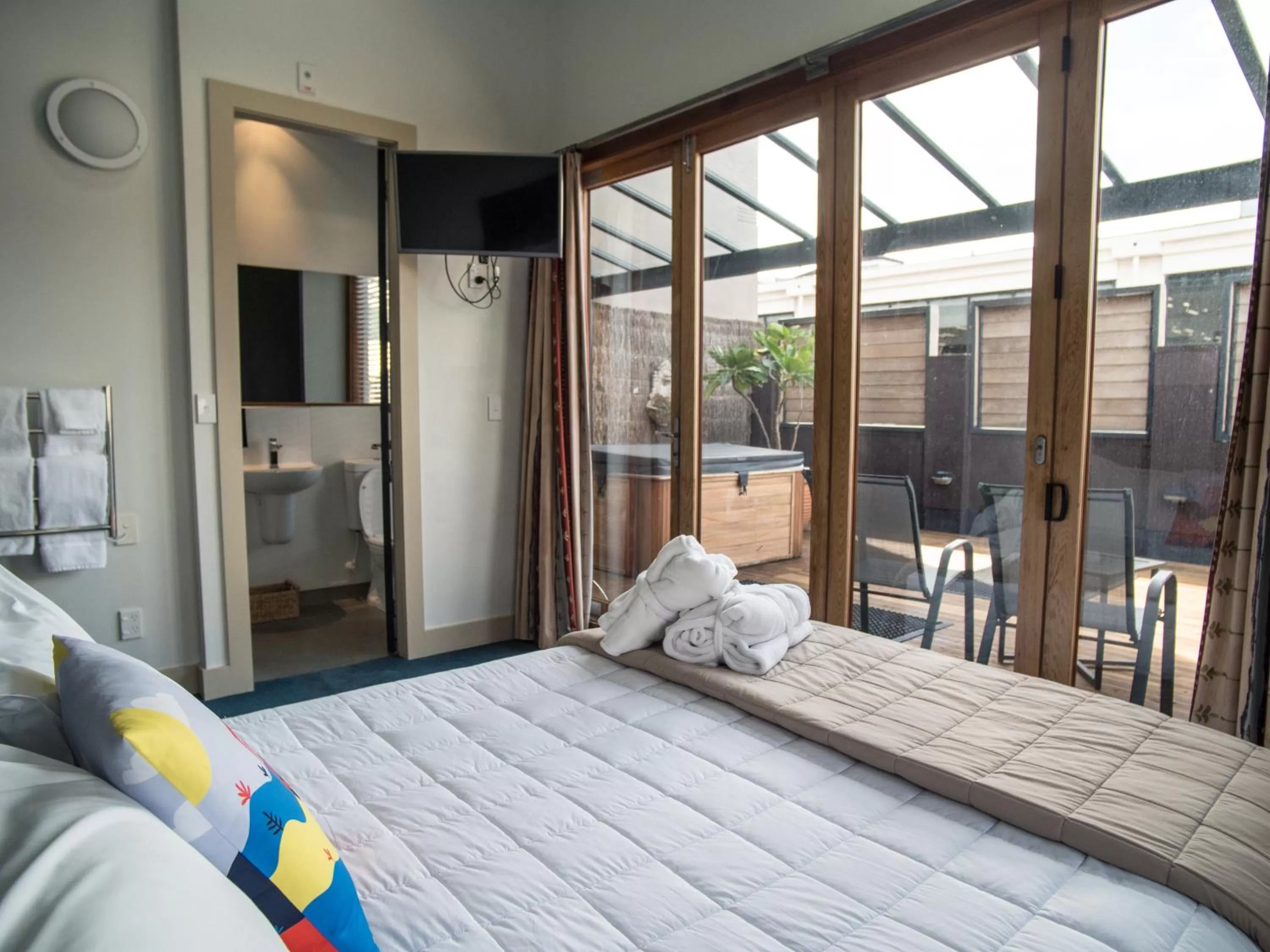 Balcony/Terrace, Bed in U Boutique Hotel, SureStay Collection by BW