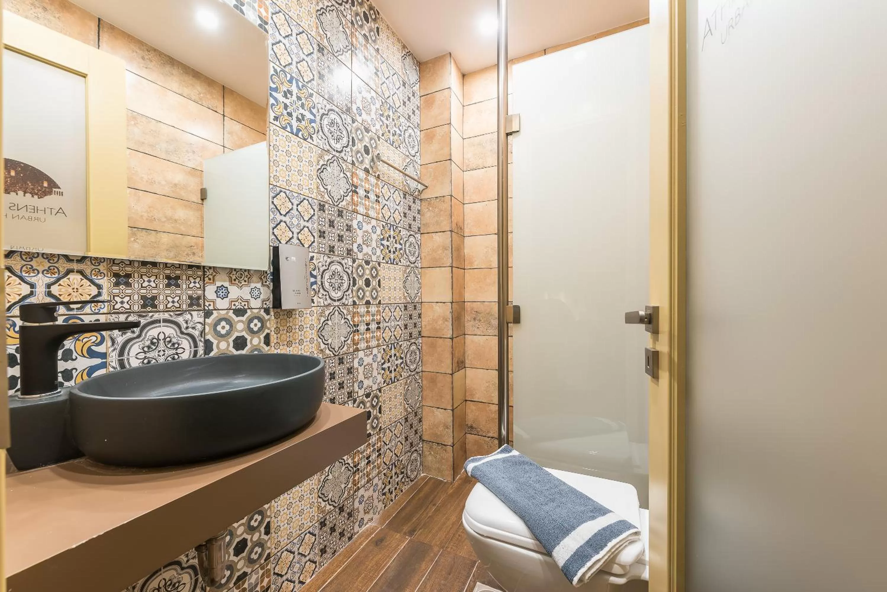 Bathroom in Athens Lights