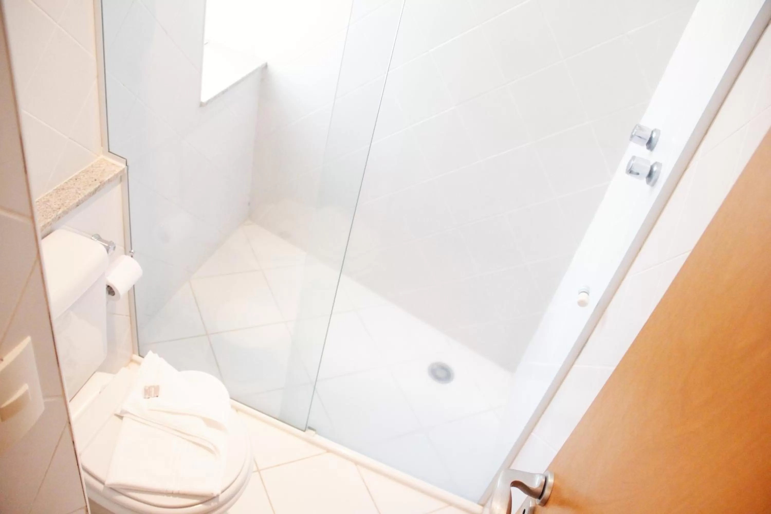 Bathroom, Bed in Hotel City Hall