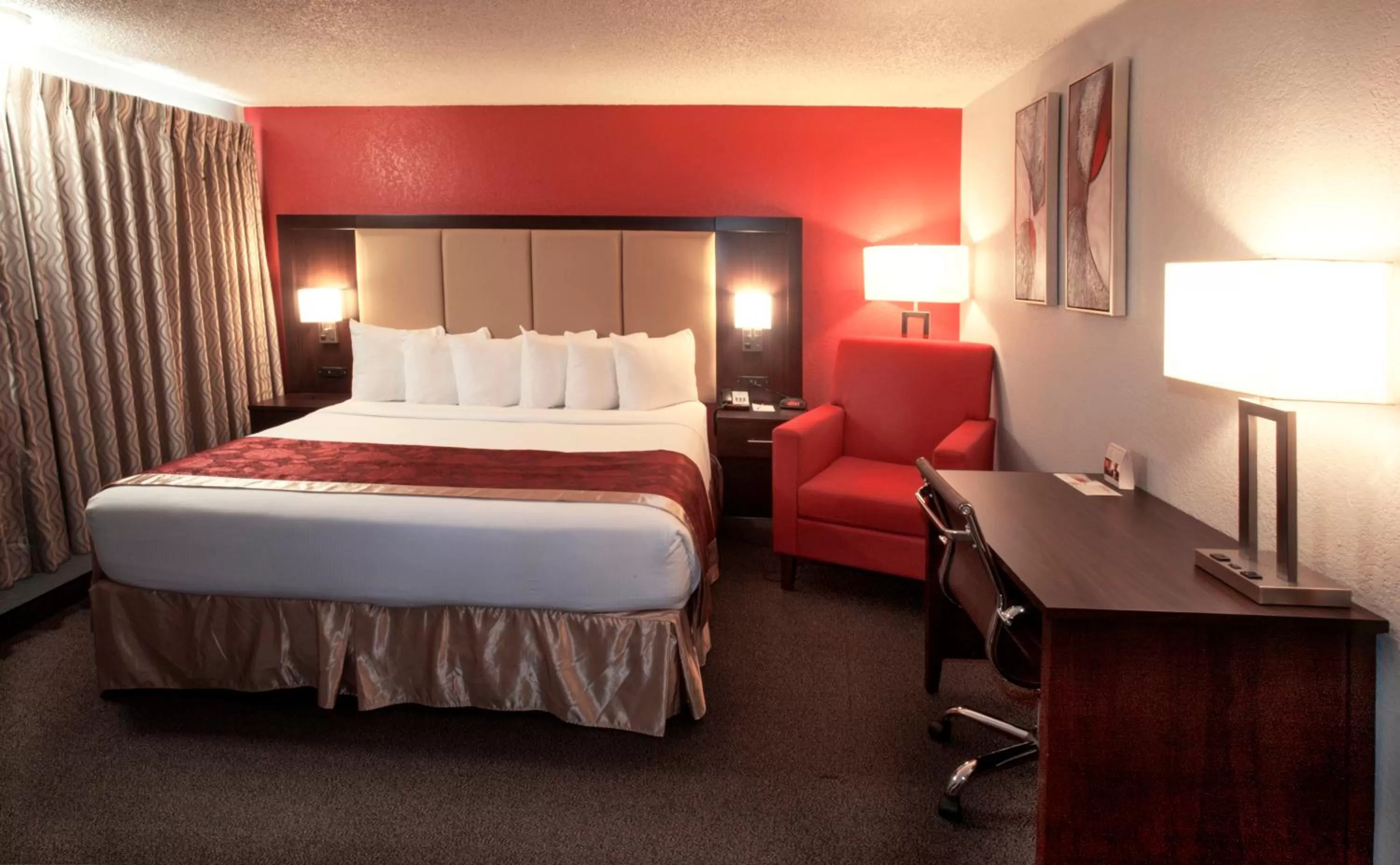 Bed in Ramada by Wyndham Keystone Near Mt Rushmore