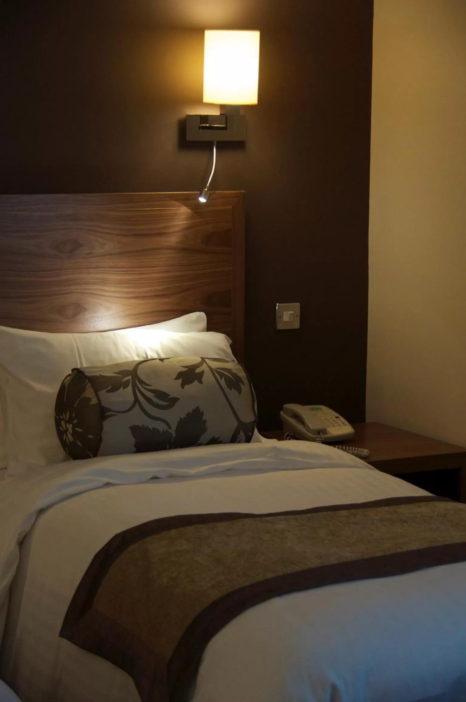 Bedroom, Bed in Royal Oak Hotel