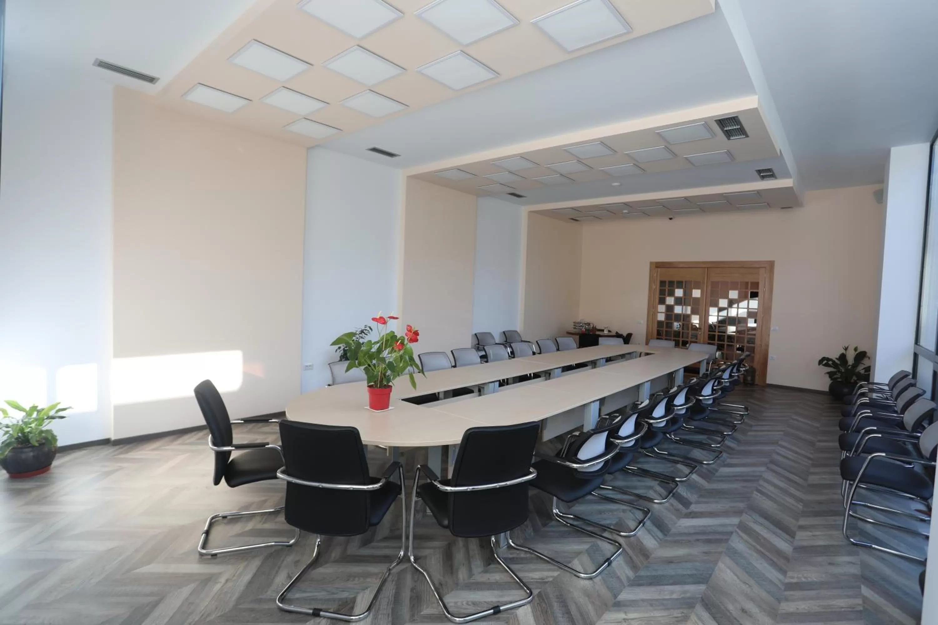 Business facilities in Elite