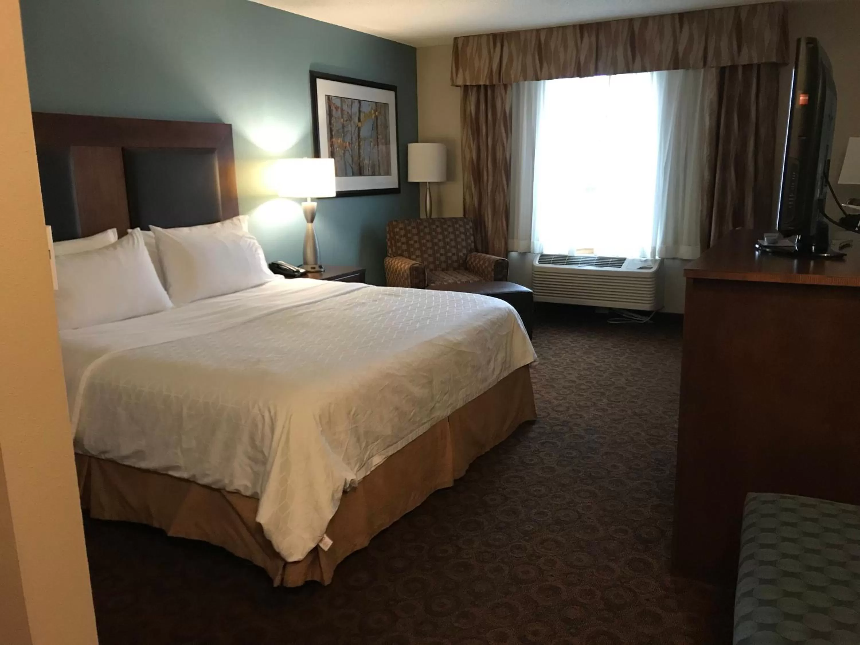 Bed in Holiday Inn Express and Suites St. Cloud by IHG
