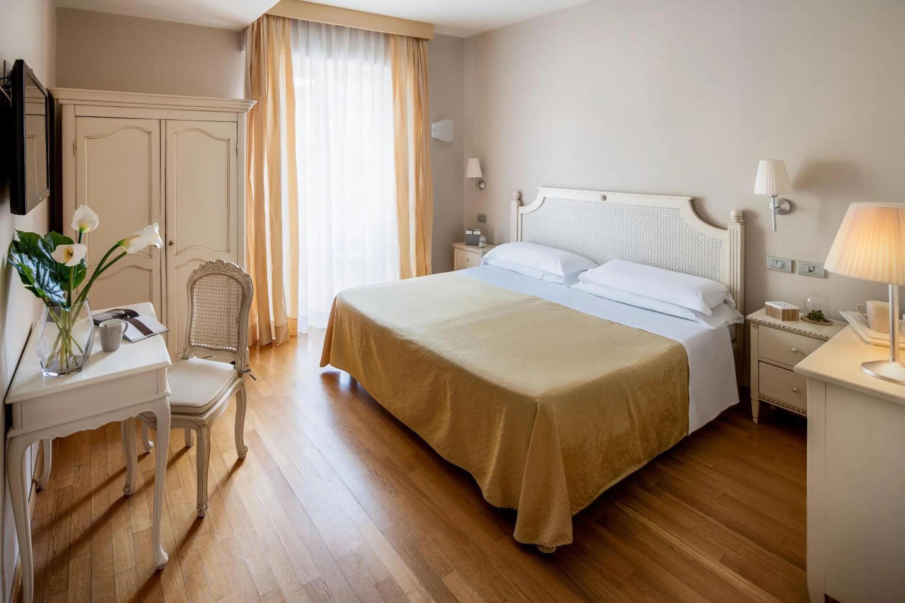 Photo of the whole room, Bed in Hotel Dei Fiori Restaurant - Meeting & Spa