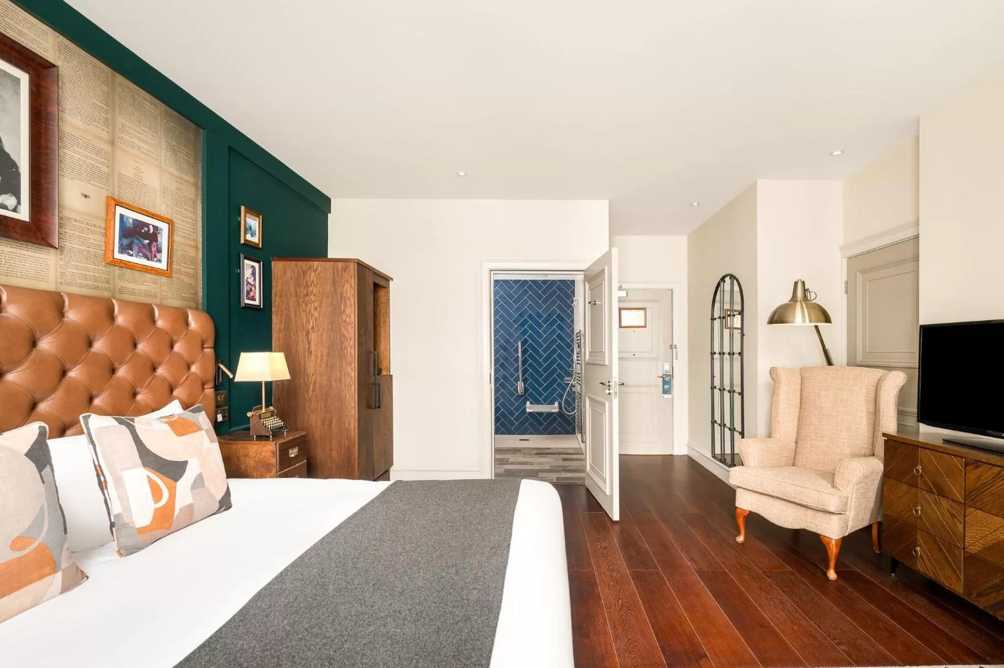 Photo of the whole room, Bed in Hotel Indigo - Edinburgh - Princes Street by IHG