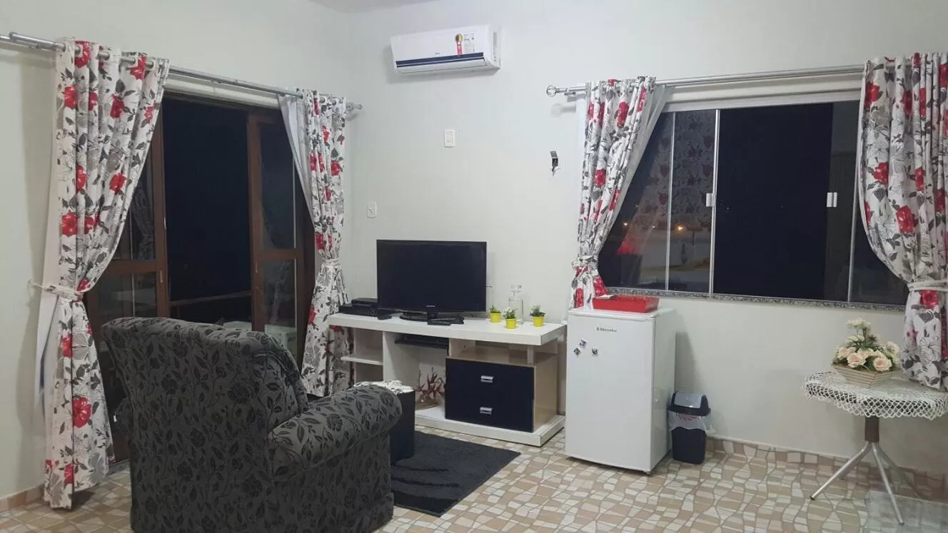 Living room, TV/Entertainment Center in Pousada Recanto do Sal