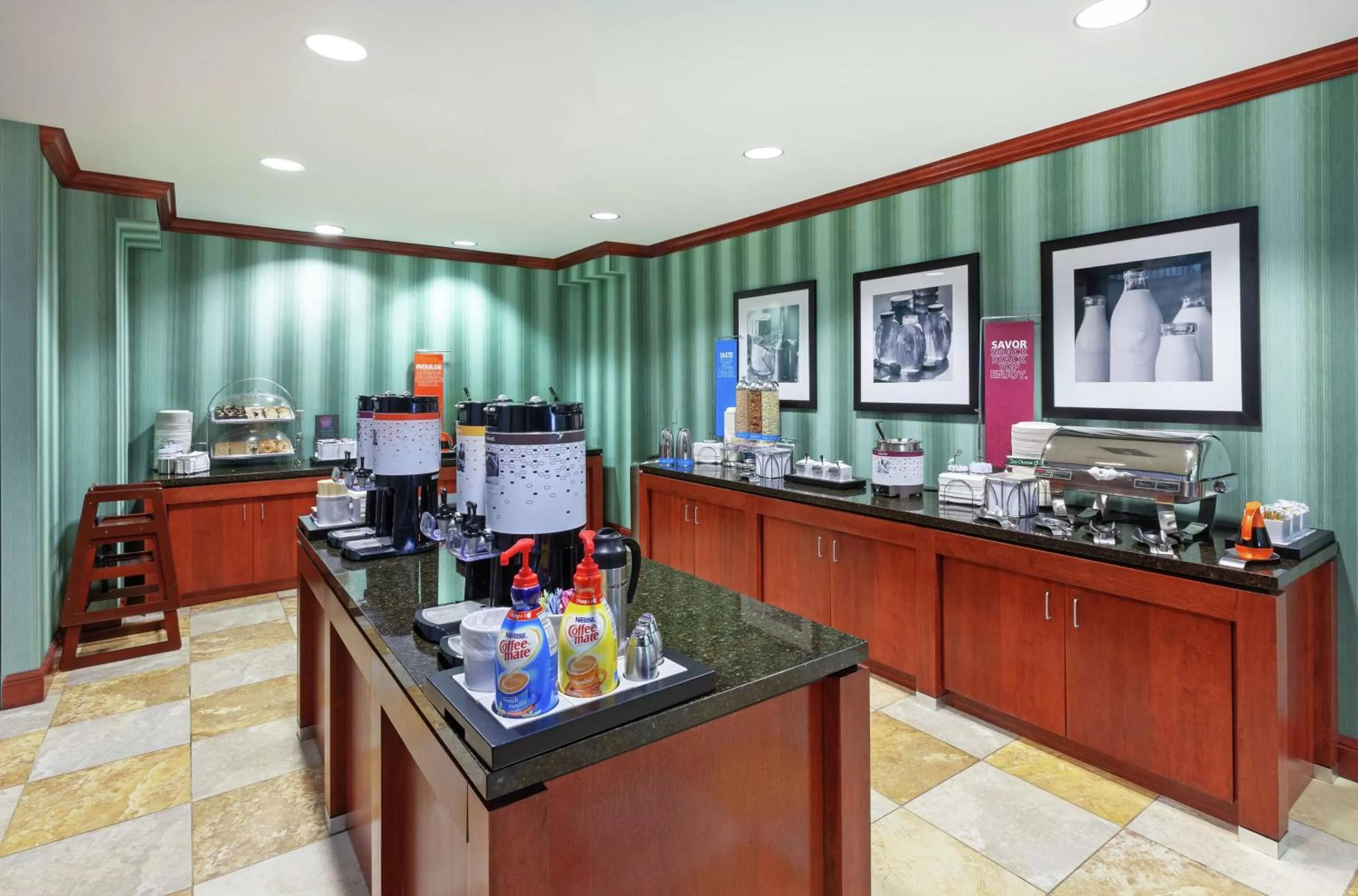 Dining area in Hampton Inn & Suites El Paso West