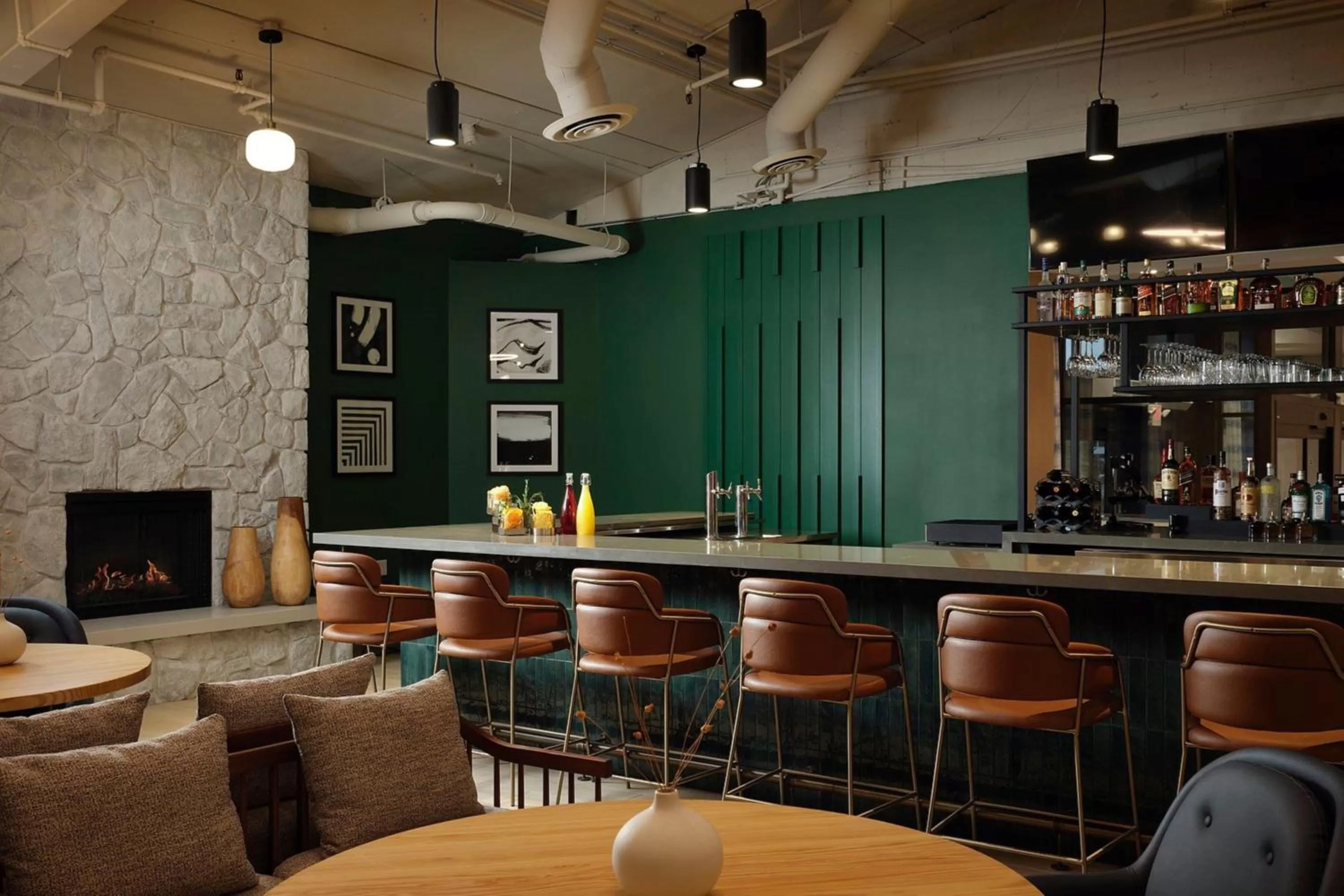 Restaurant/places to eat in Sheraton Grand Rapids Airport Hotel