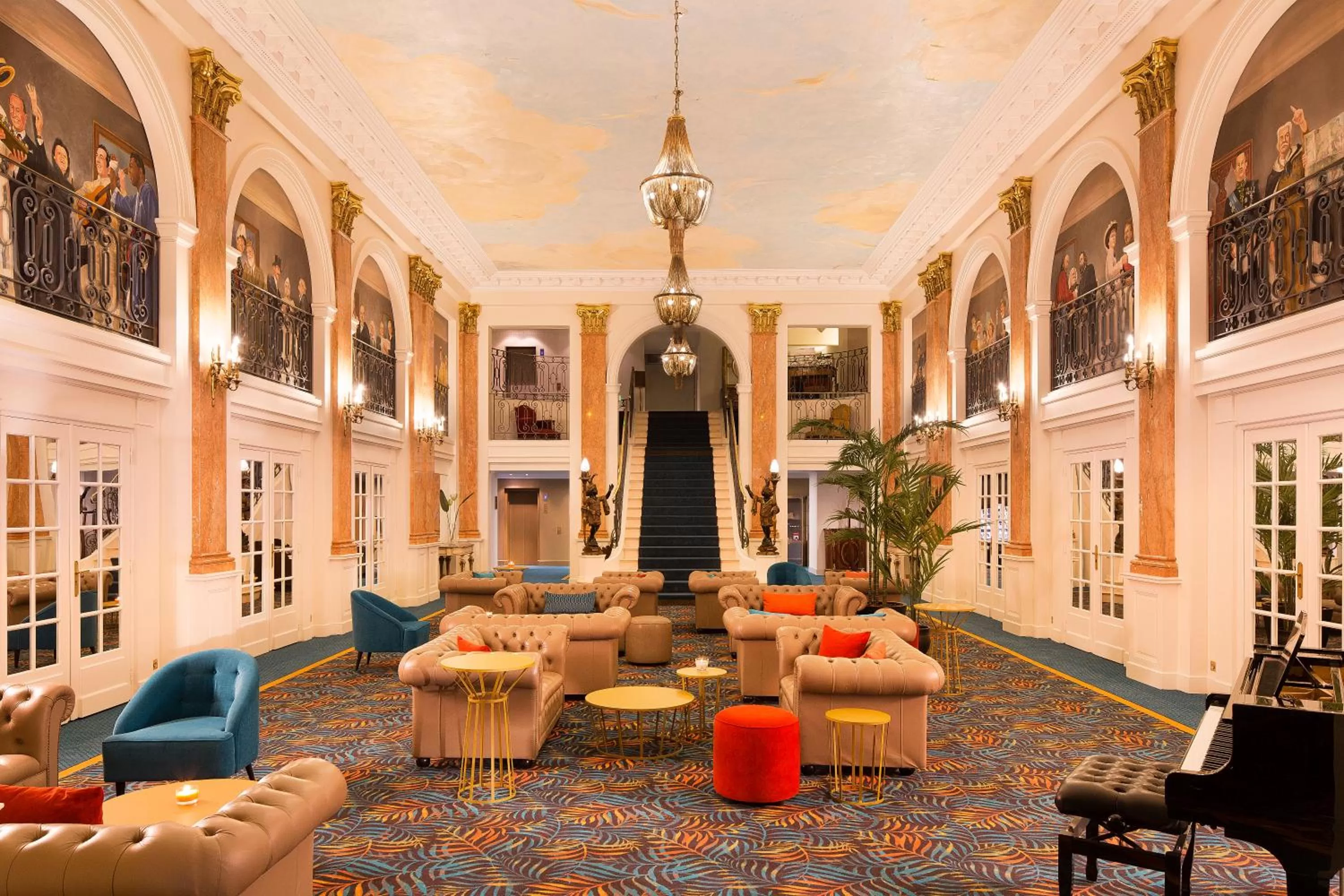 Lobby or reception in Hôtel & SPA Oceania L'Univers Tours