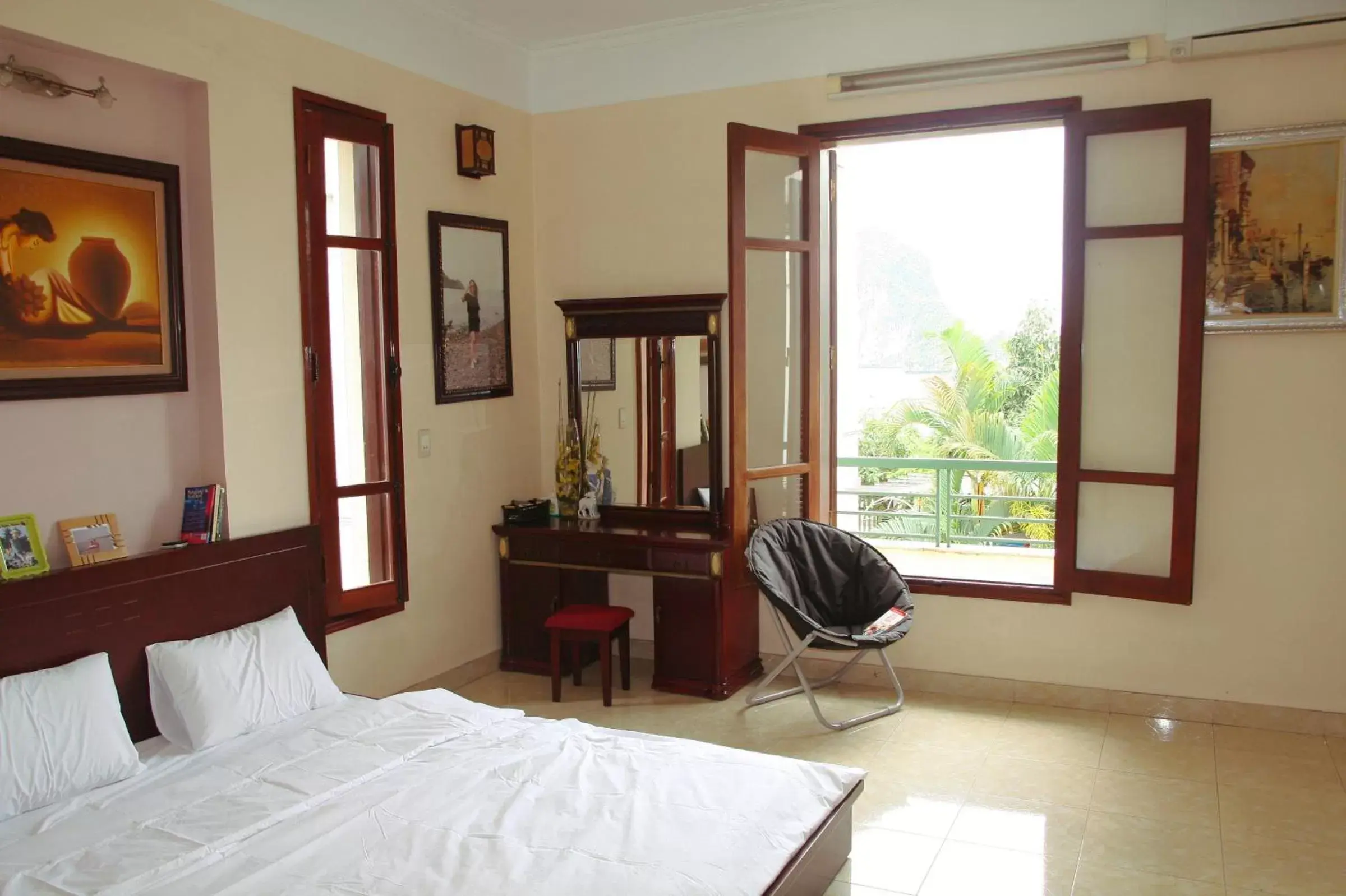 King Room with Sea View in Hạ Long Lily Homestay King Room with Sea View in Hạ Long Lily Homestay