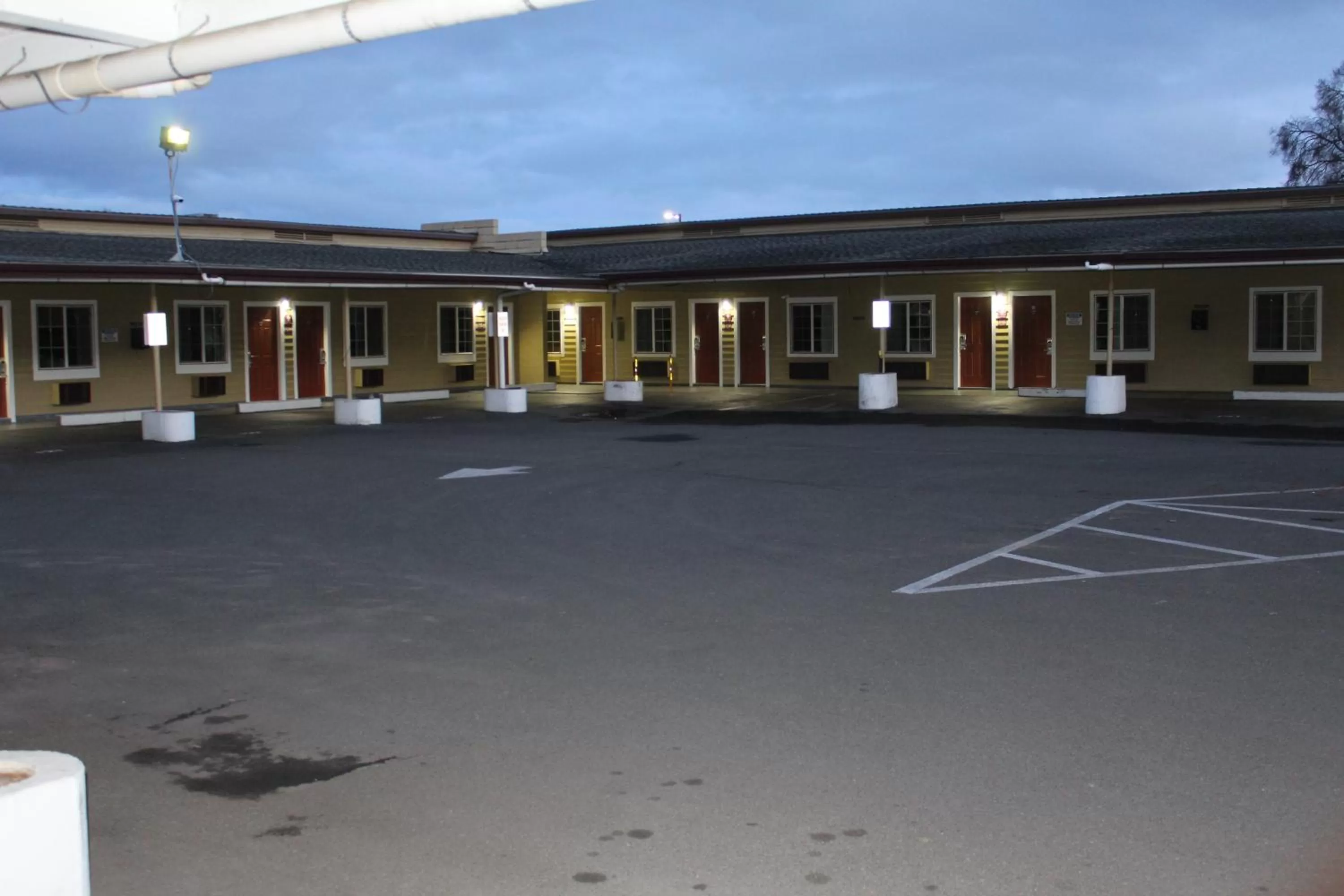 Property building in Rodeway Inn Medford South I-5