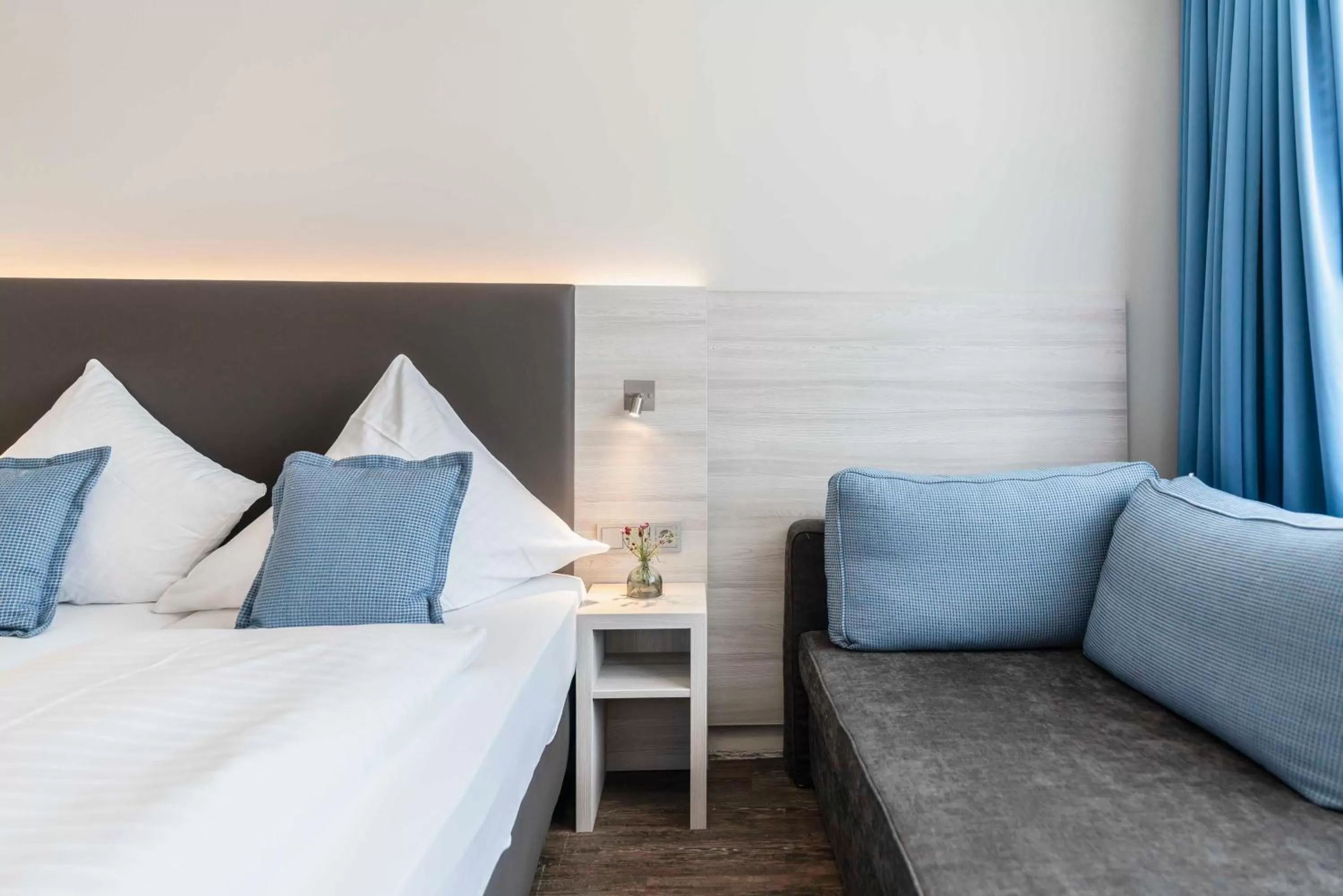 Photo of the whole room, Bed in Westend Hotel (non-smoking)