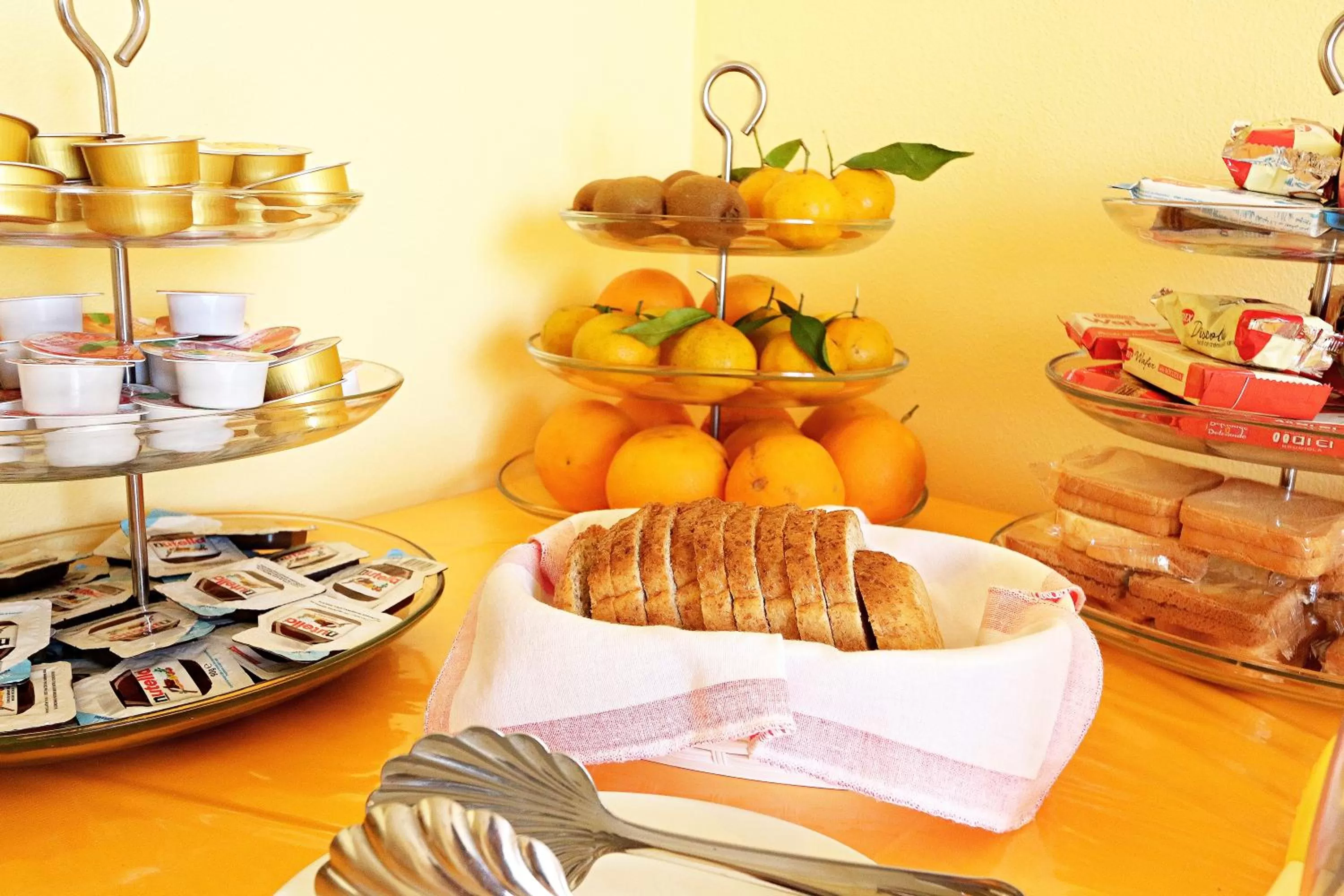 Buffet breakfast in Kosmos