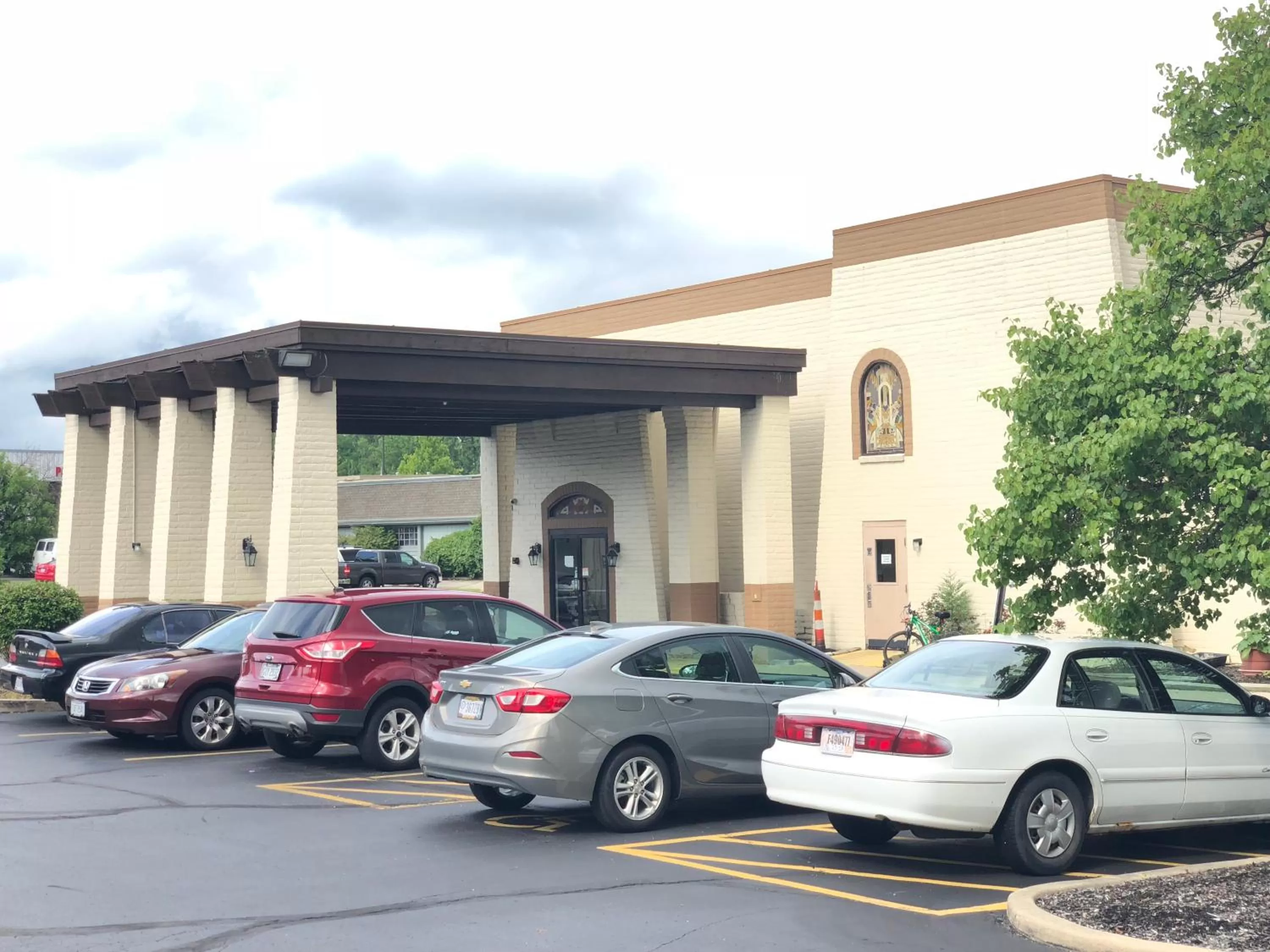 Property Building in Knights Inn Dayton by Miller Lane