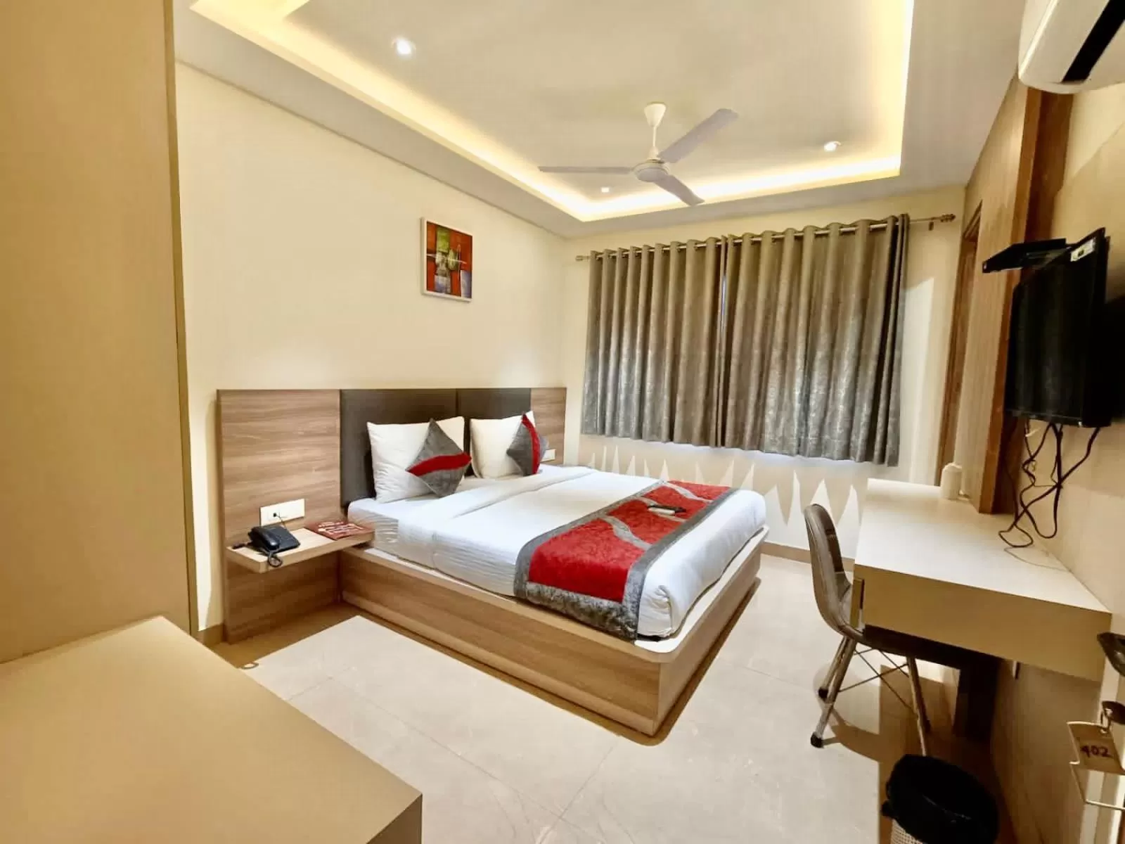 Bedroom, Bed in Hotel Tripple Tree - Karol Bagh