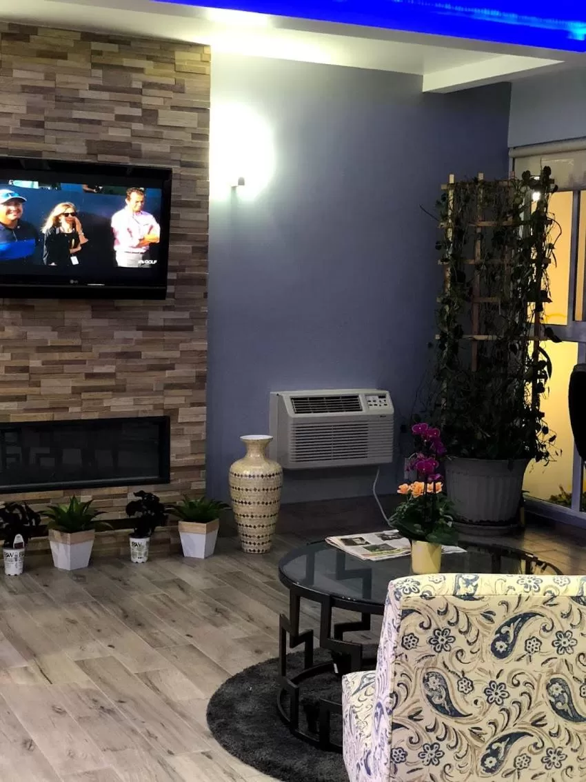 Property building, Seating Area in Imperial Inn Oakland