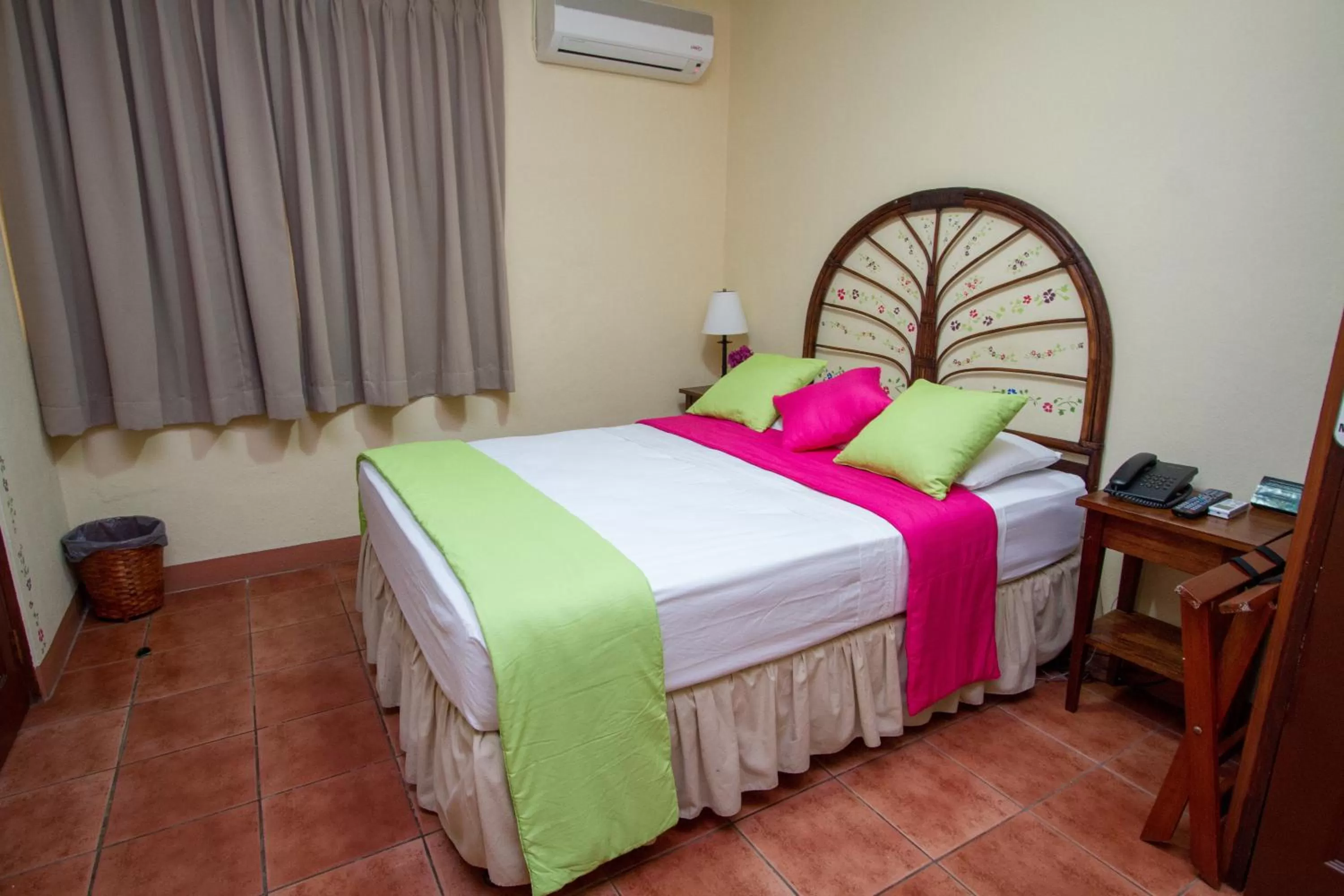 Bed in Hotel Colibri