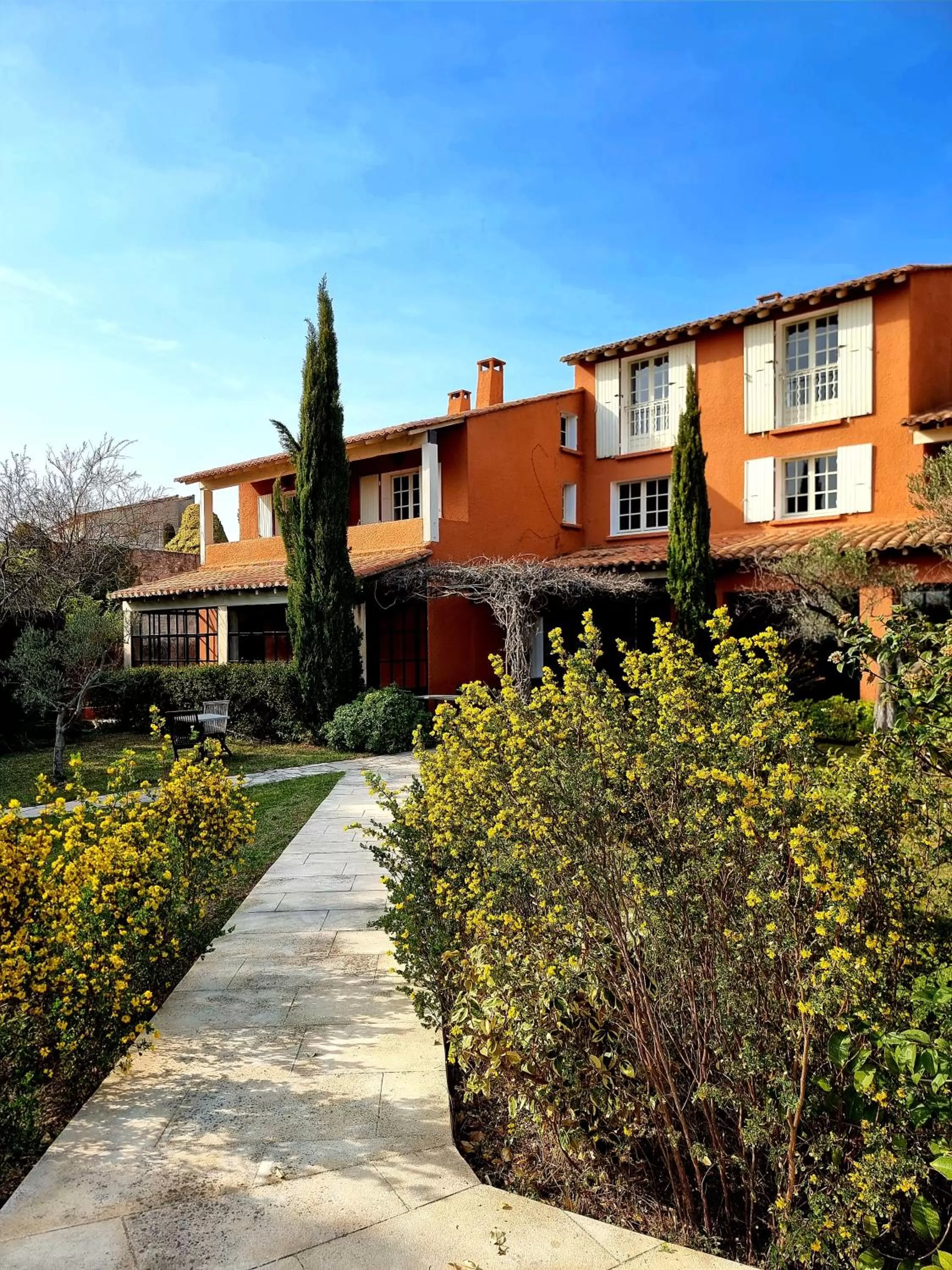 Property Building in Castillon Des Baux