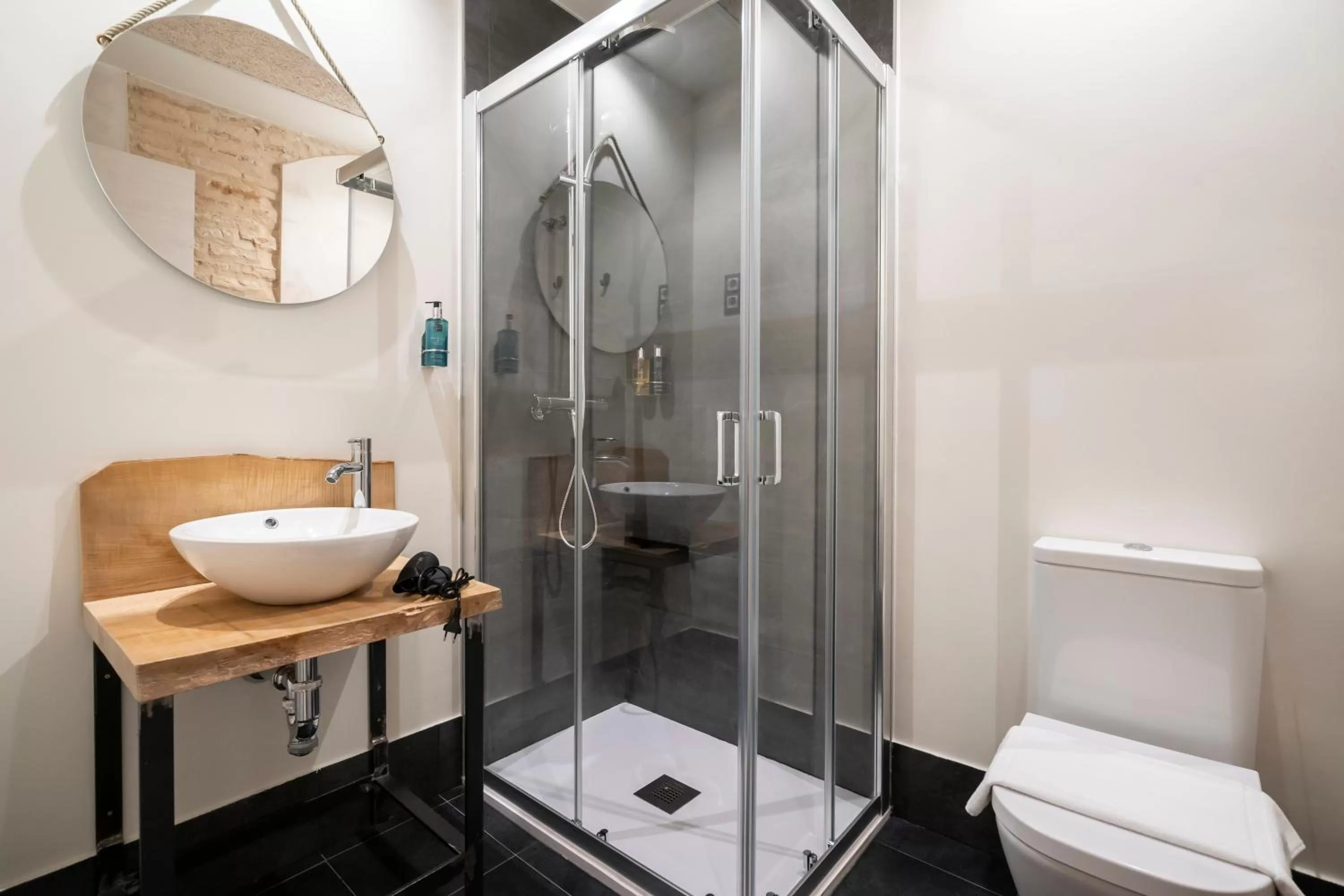 Bathroom in Dobo Azacanes Hostal