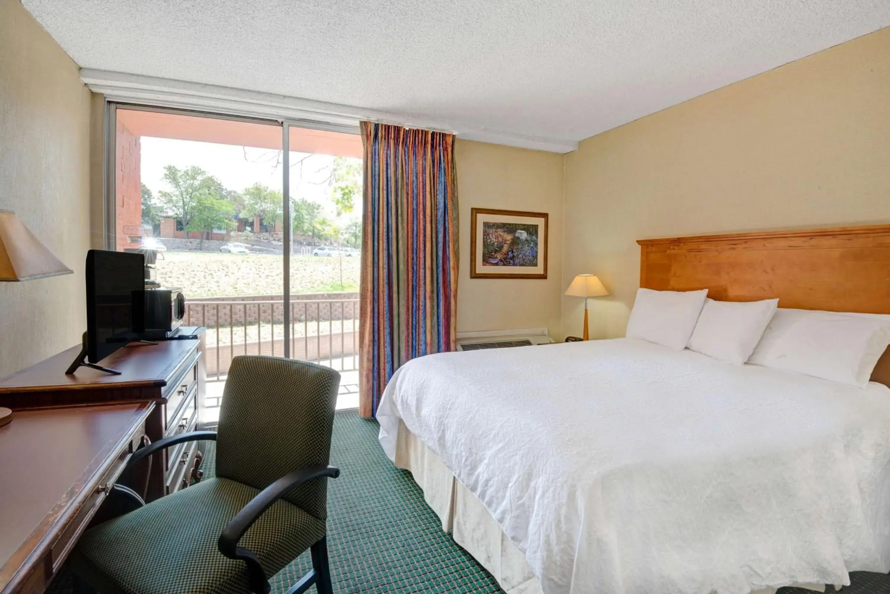 King Room - single occupancy - Non-Smoking in Howard Johnson by Wyndham Albuquerque Midtown King Room - single occupancy - Non-Smoking in Howard Johnson by Wyndham Albuquerque Midtown