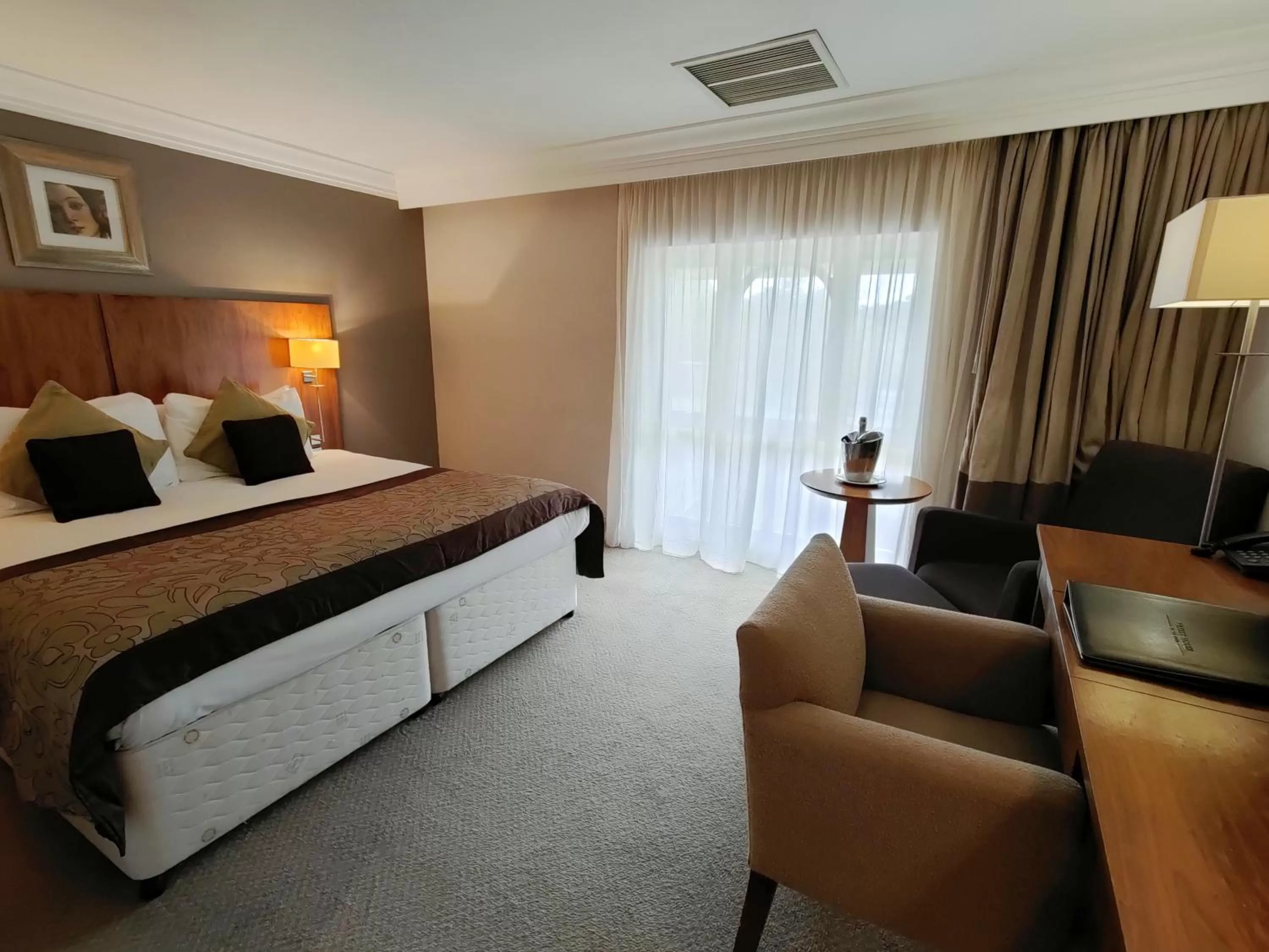 Bedroom, Bed in The Priest House On The River