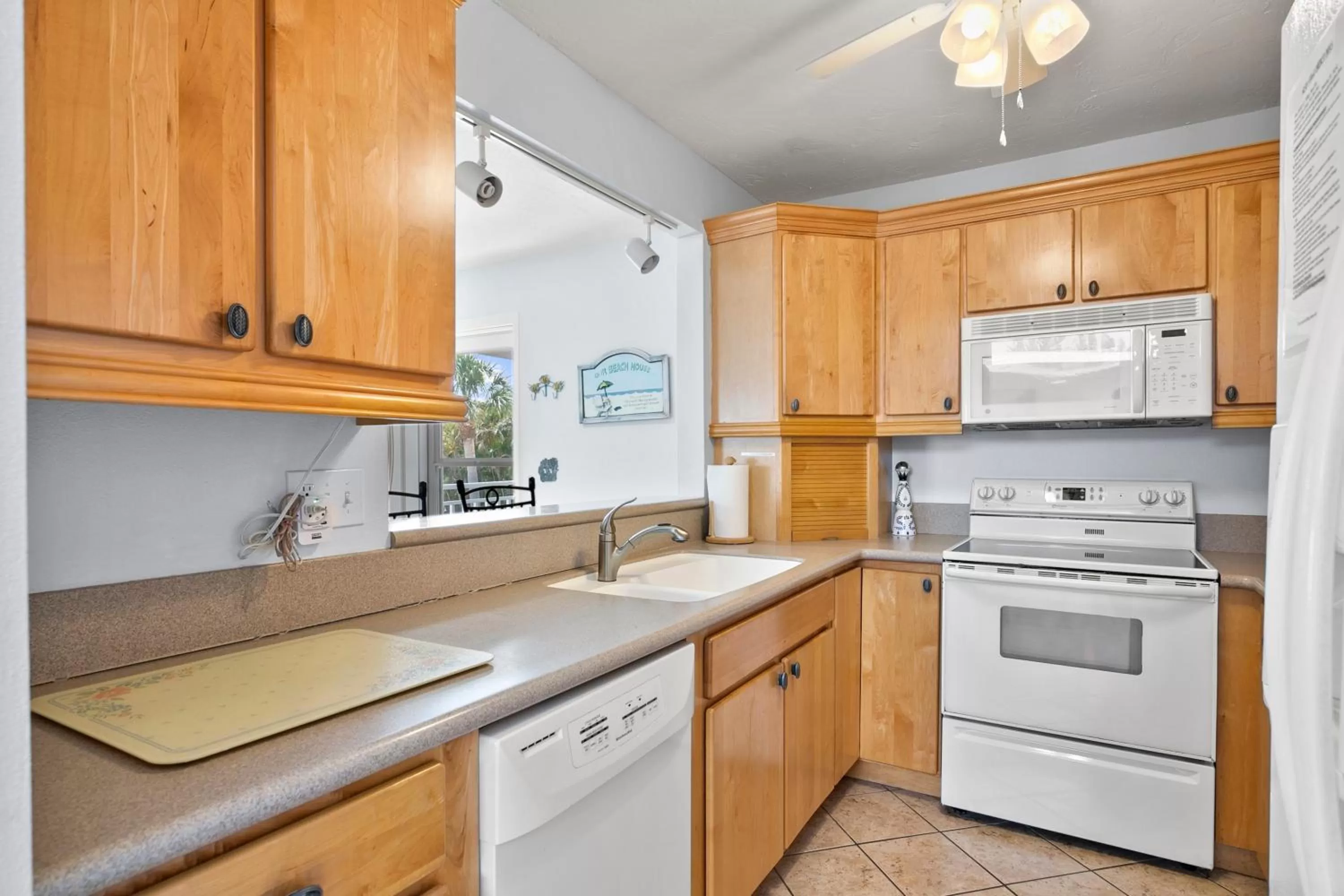 Kitchen or kitchenette in The Ringling Beach House