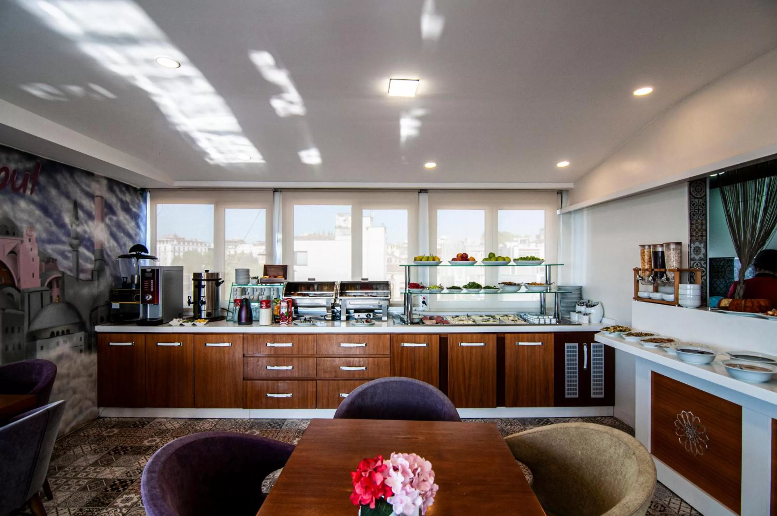 Restaurant/places to eat in Lapis Inn Hotel & Spa ( Ex. Ambassador Hotel)