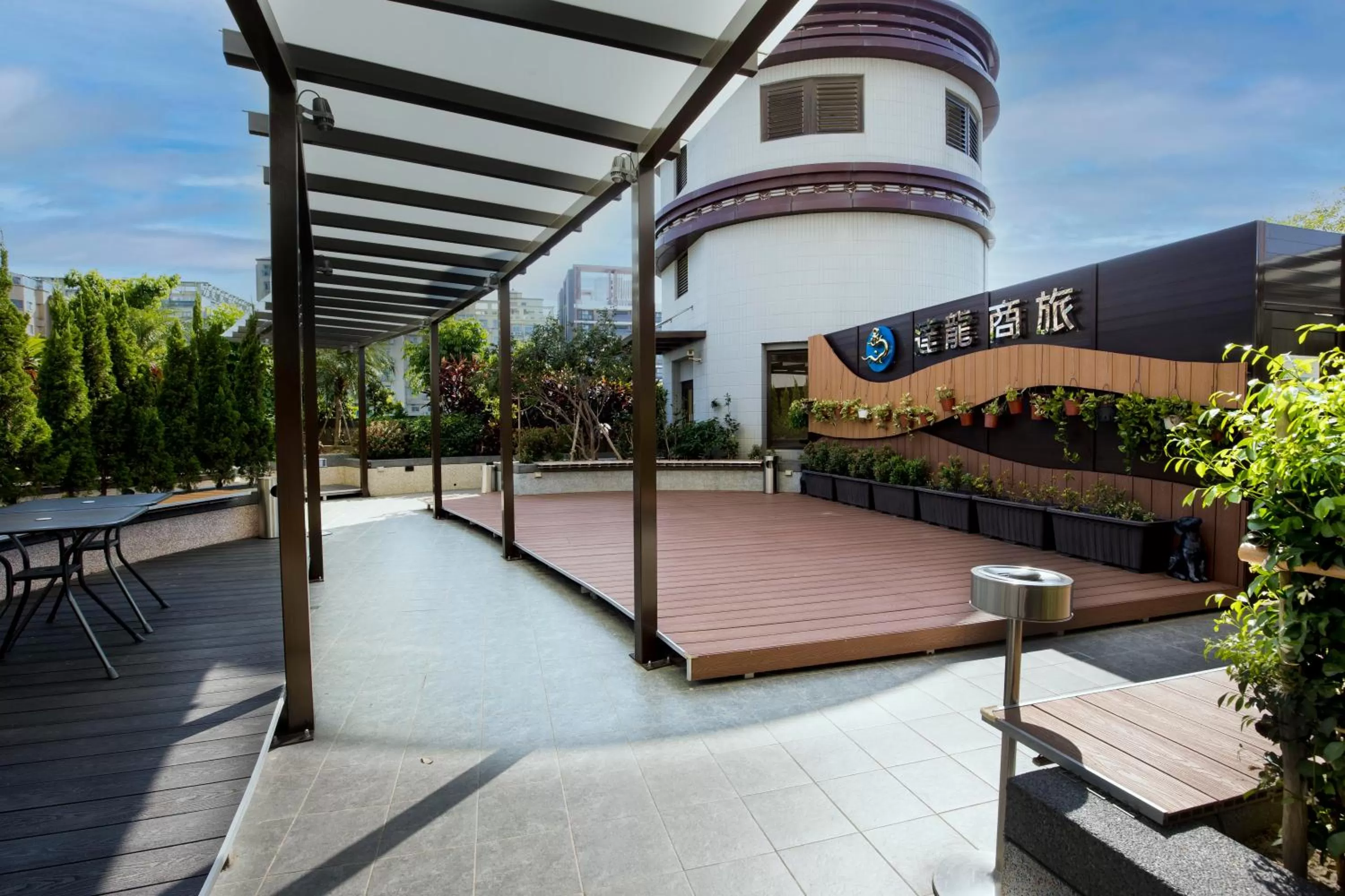 Garden in Darlon Hotel