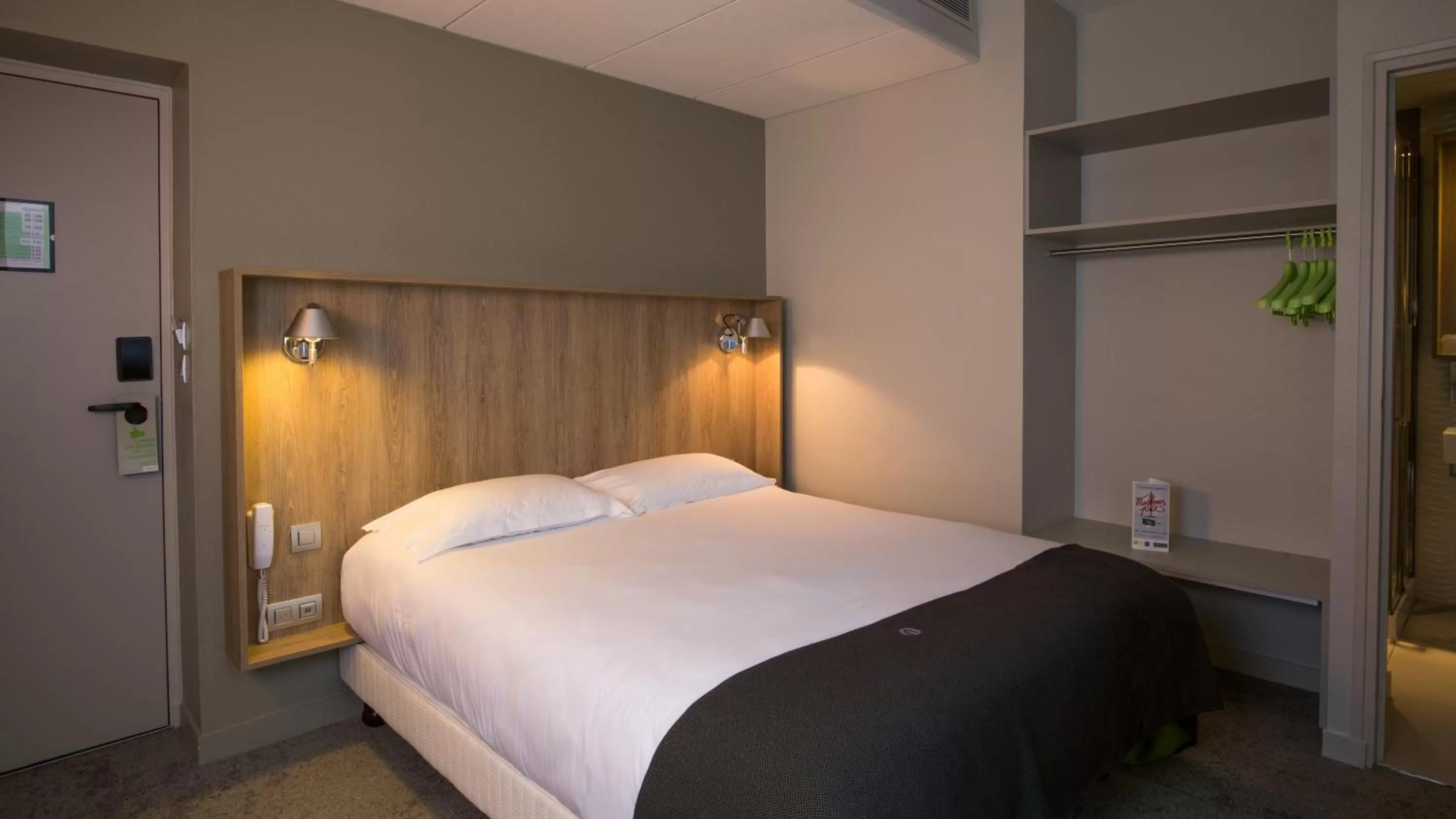 Photo of the whole room, Bed in Campanile Rennes Centre - Gare