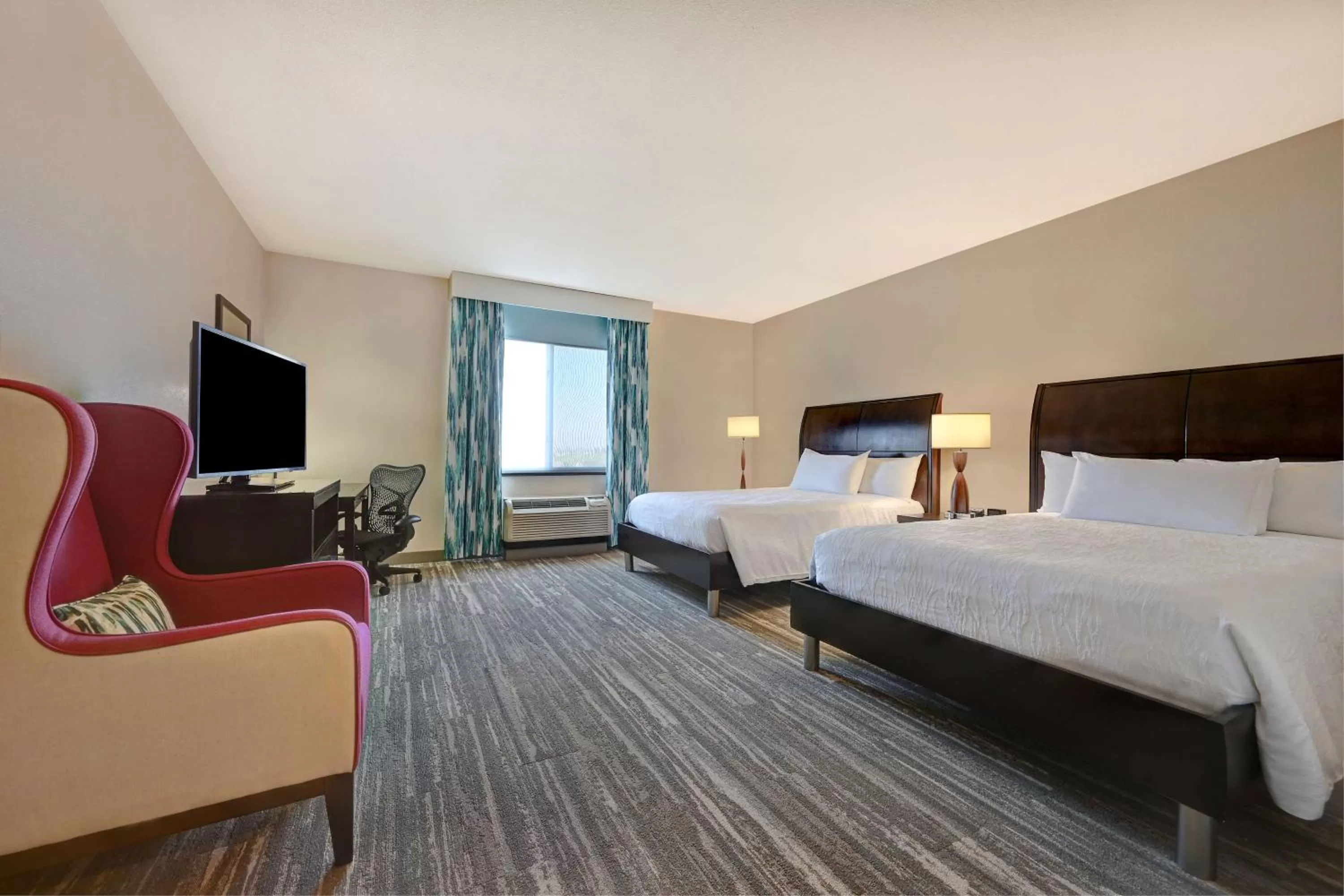 Bedroom, Bed in Hilton Garden Inn San Bernardino