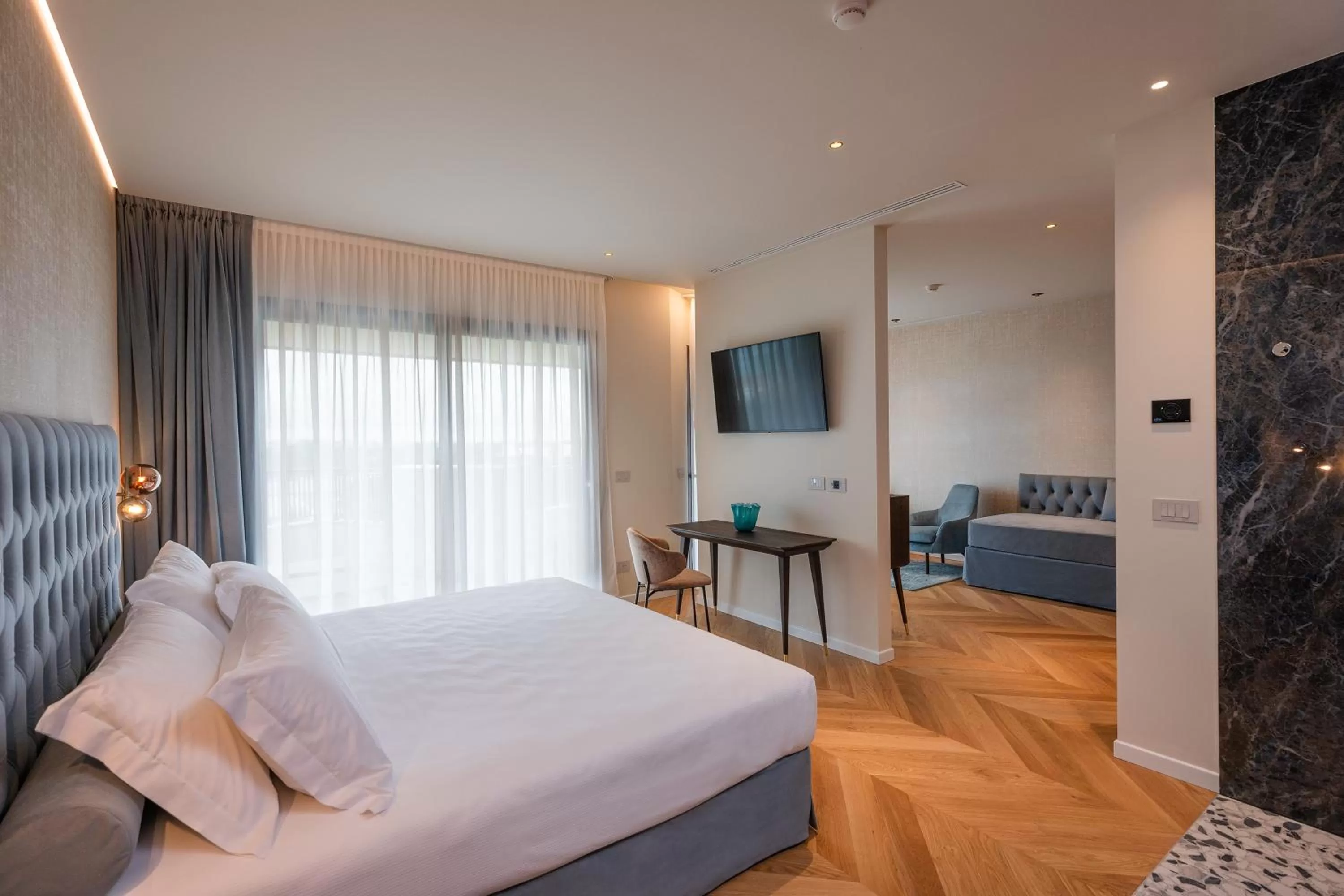 Bedroom, Bed in Savoy Beach Hotel & Thermal Spa