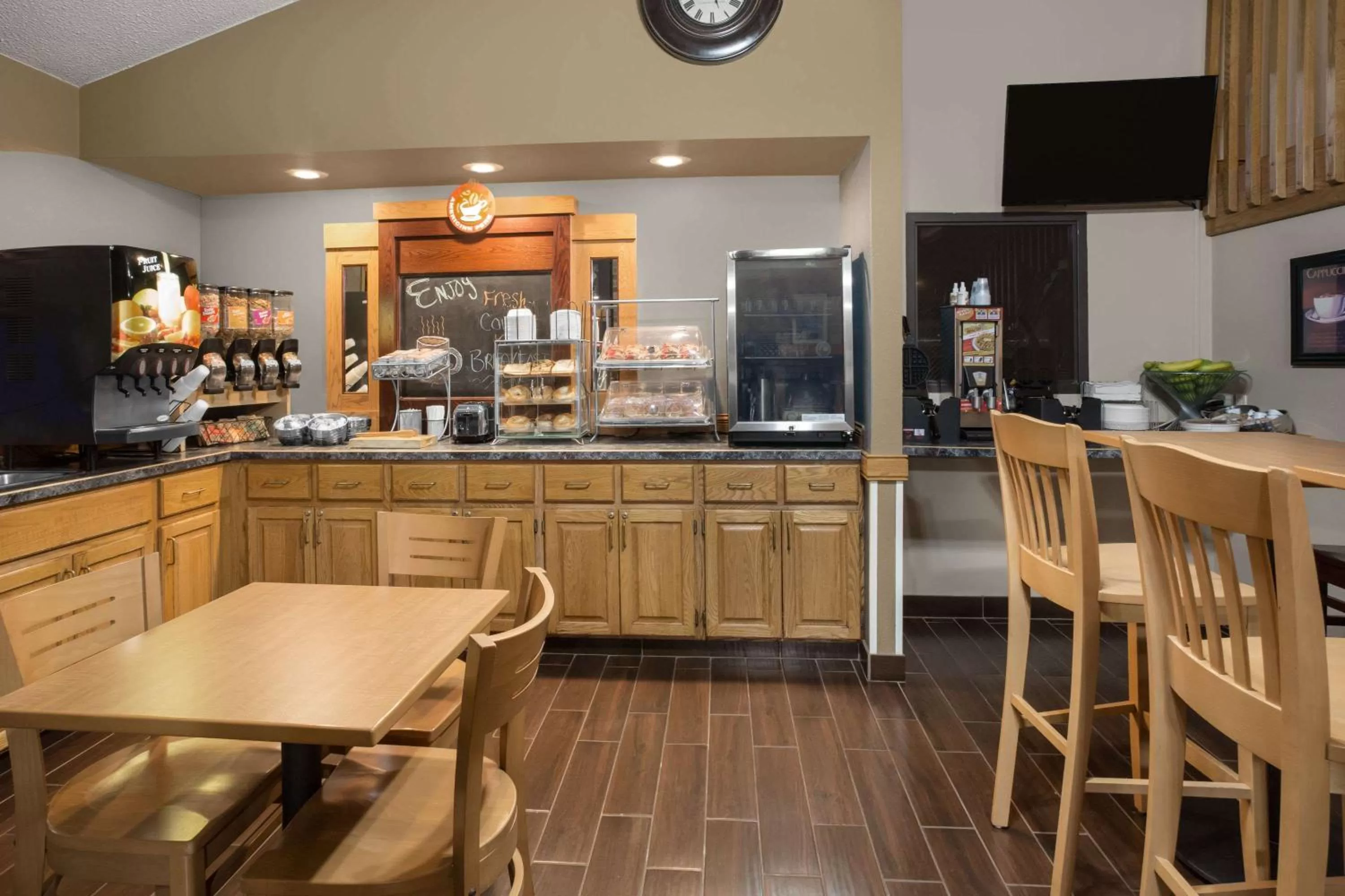 Restaurant/places to eat in AmericInn by Wyndham Sioux City