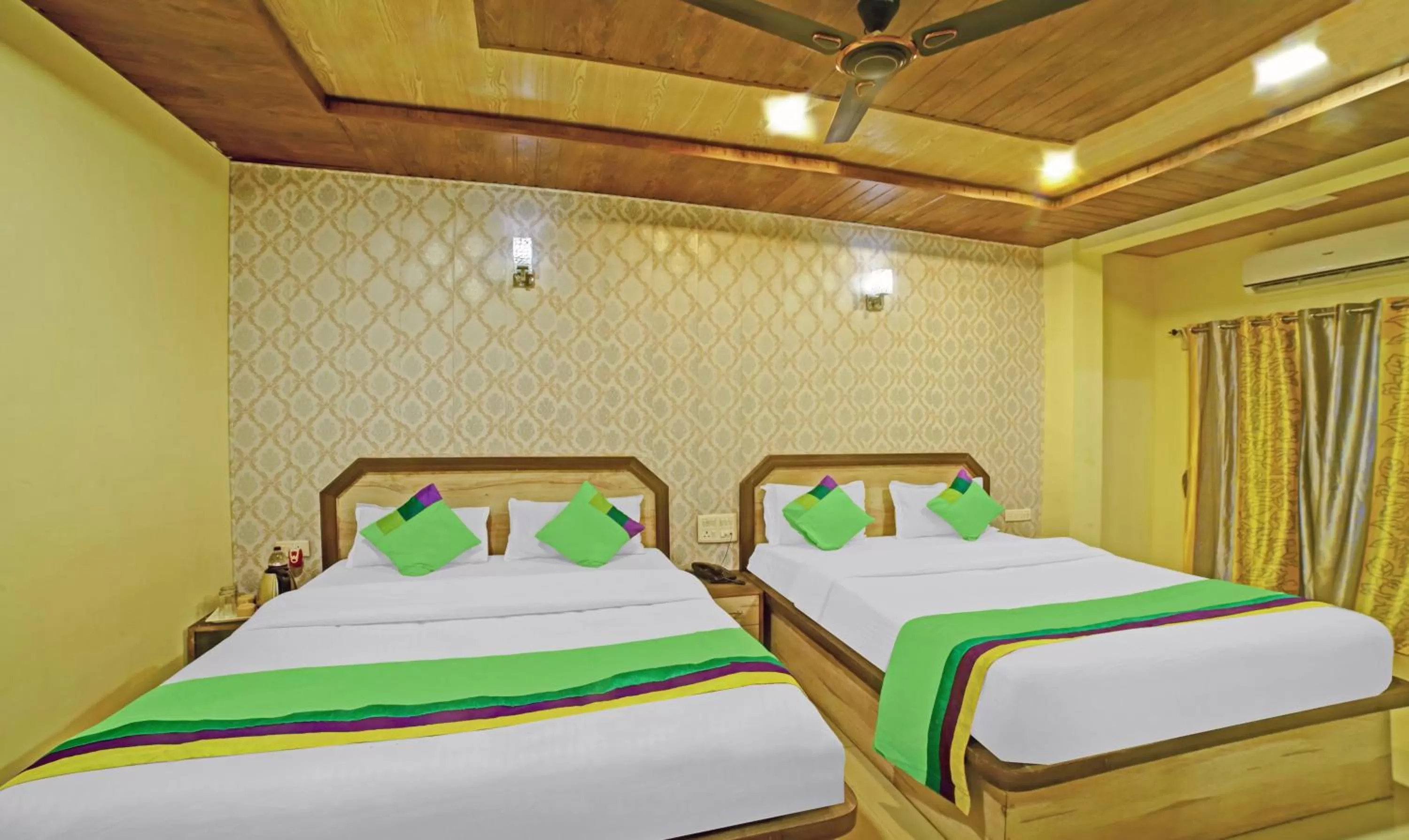 Bedroom, Bed in Treebo Balaji Excellency with Pool & Spa