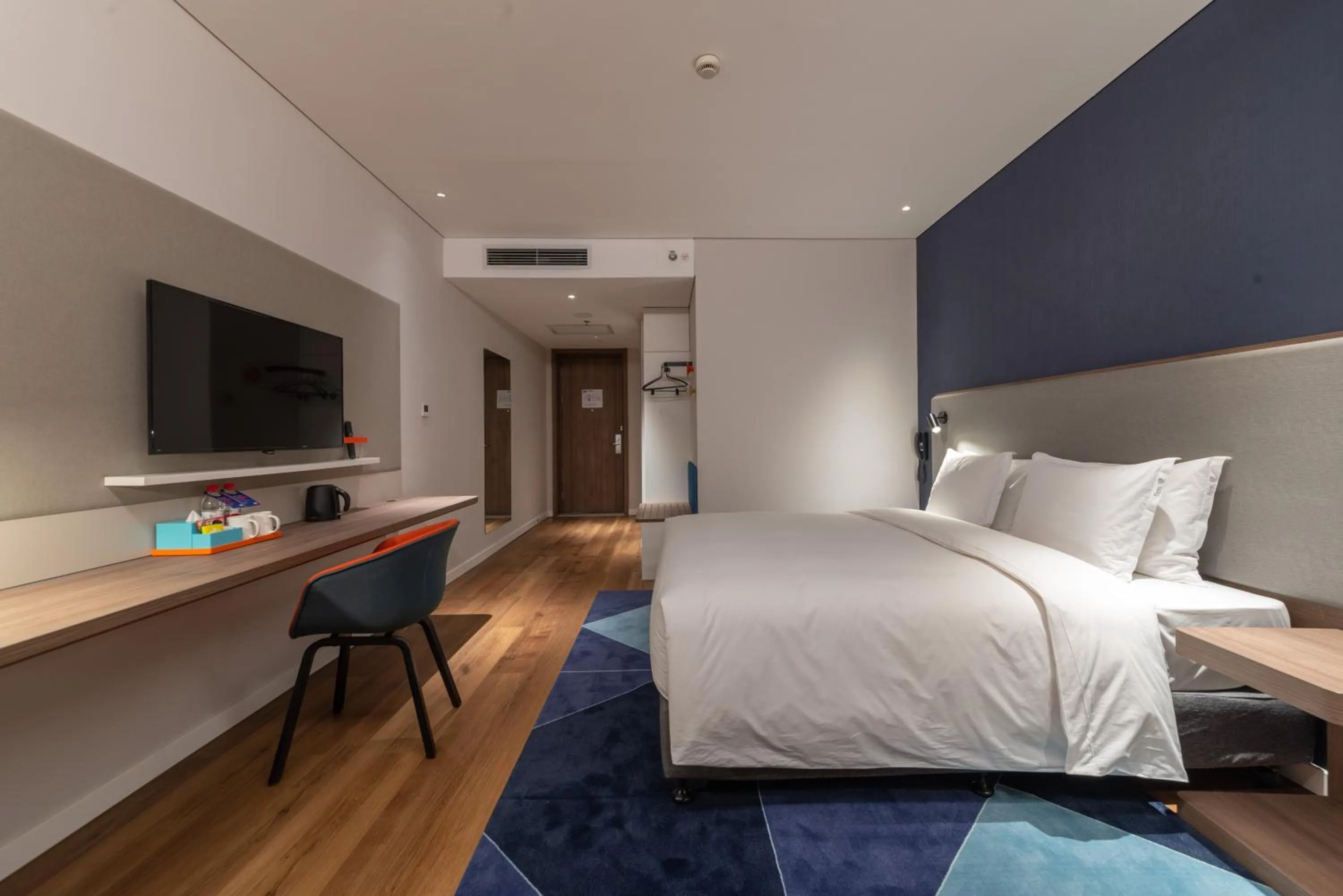 Photo of the whole room, Bed in Holiday Inn Express Linyi North New District by IHG