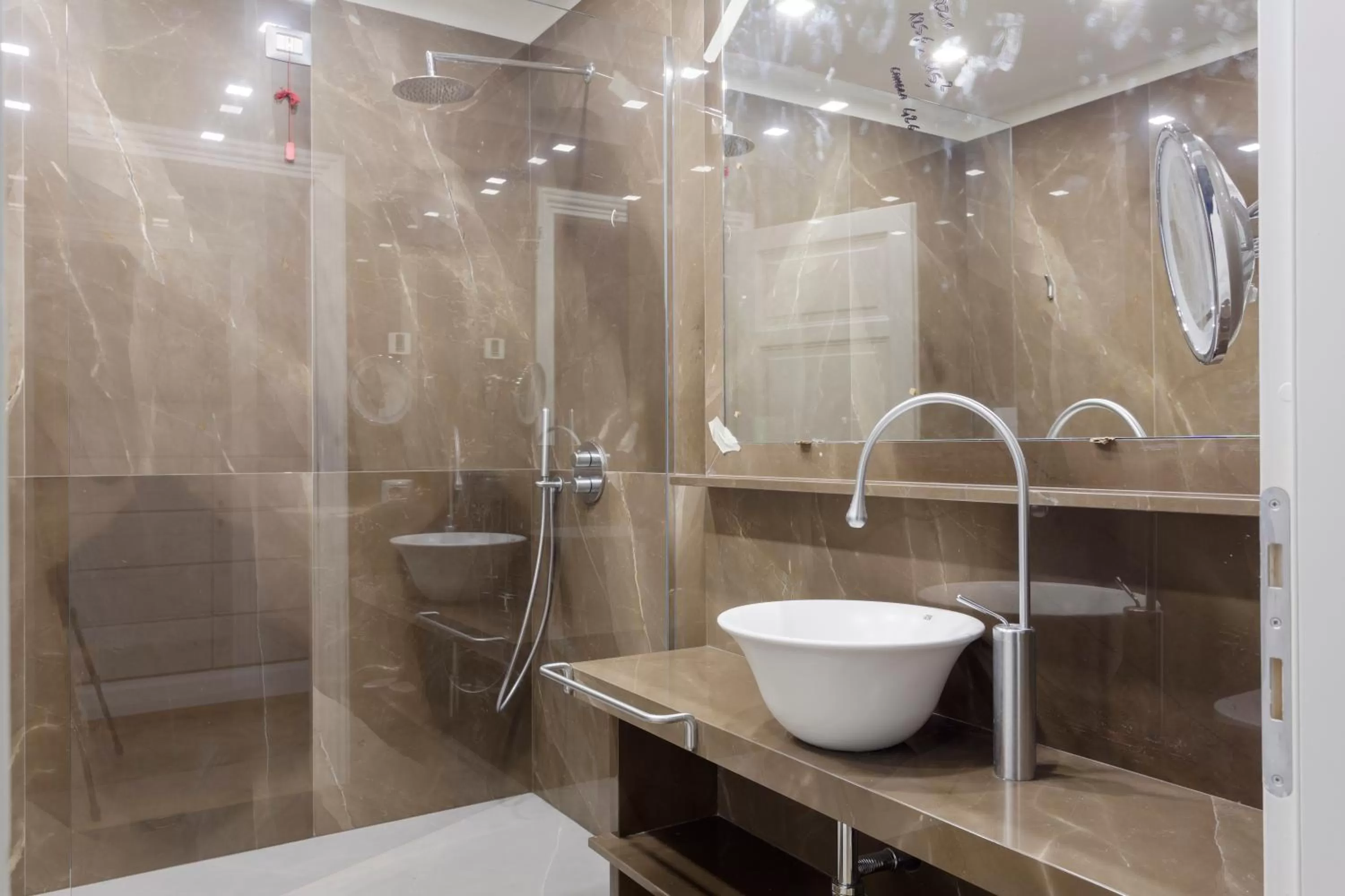 Bathroom in Galleria Vik Milano - Townhouse Galleria - Small Luxury Hotels of the World