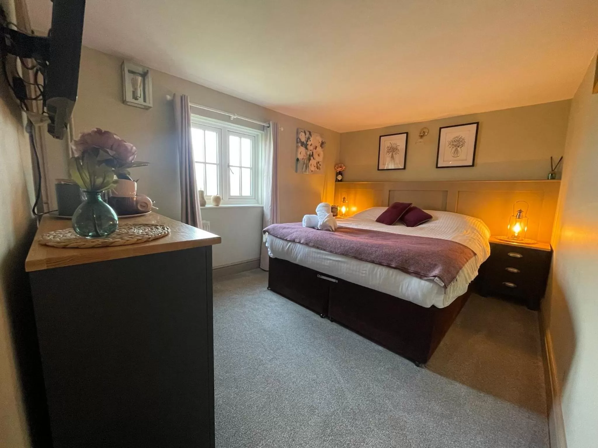 Bedroom, Bed in The Windmill Inn