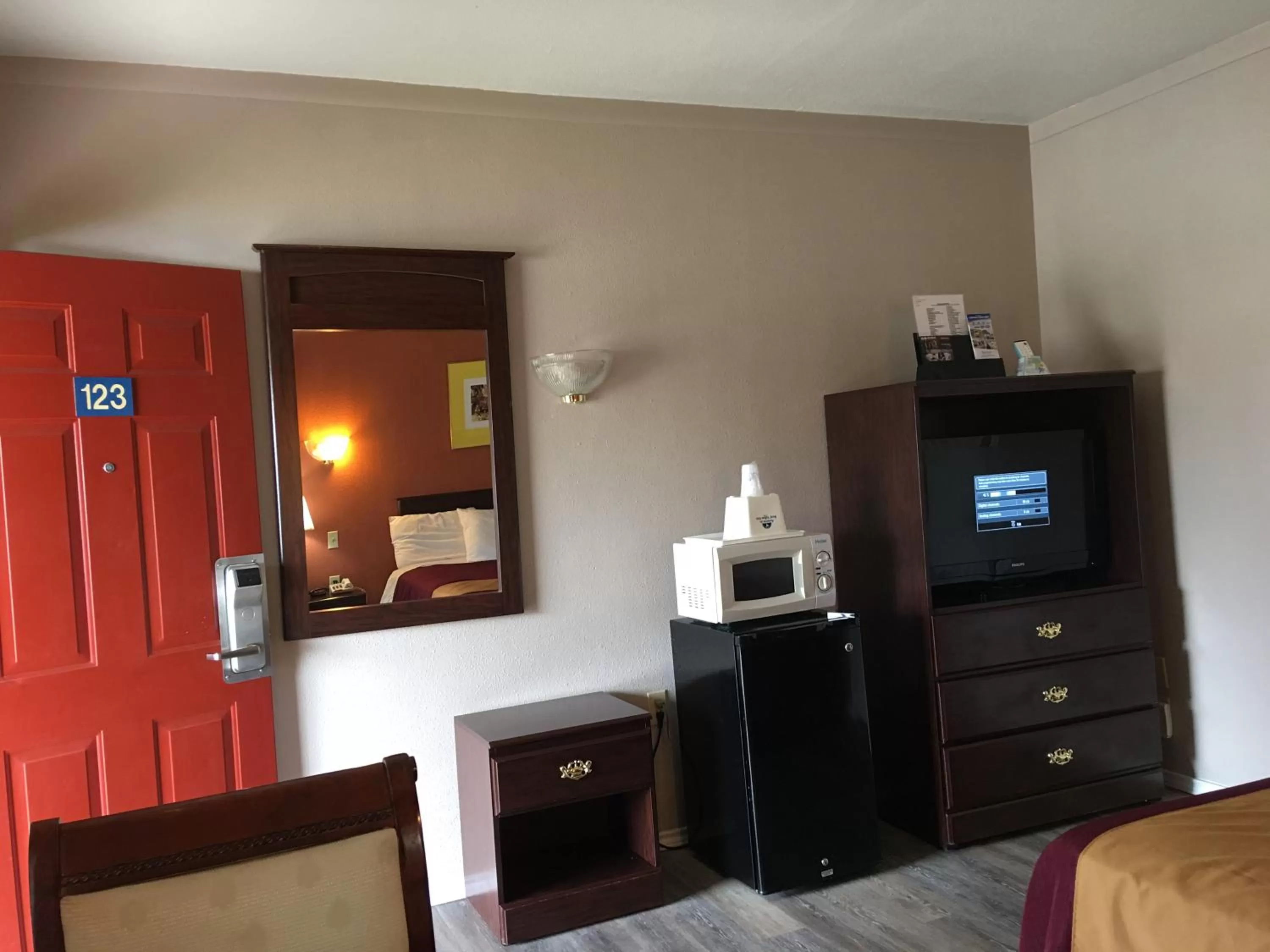 TV and multimedia in Americas Best Value Inn Ozona